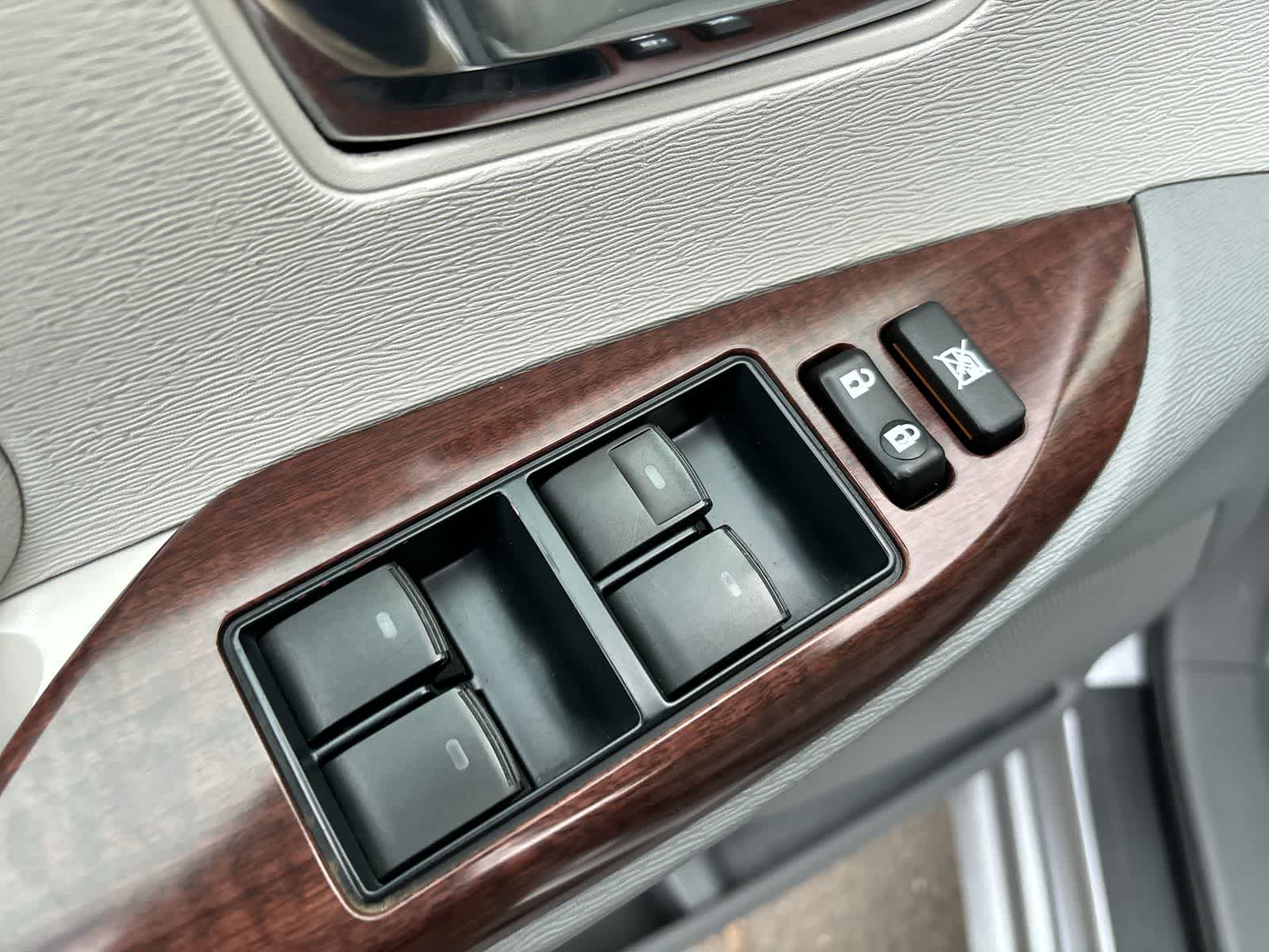 Thumbnail: 2013 Toyota Sienna - 9