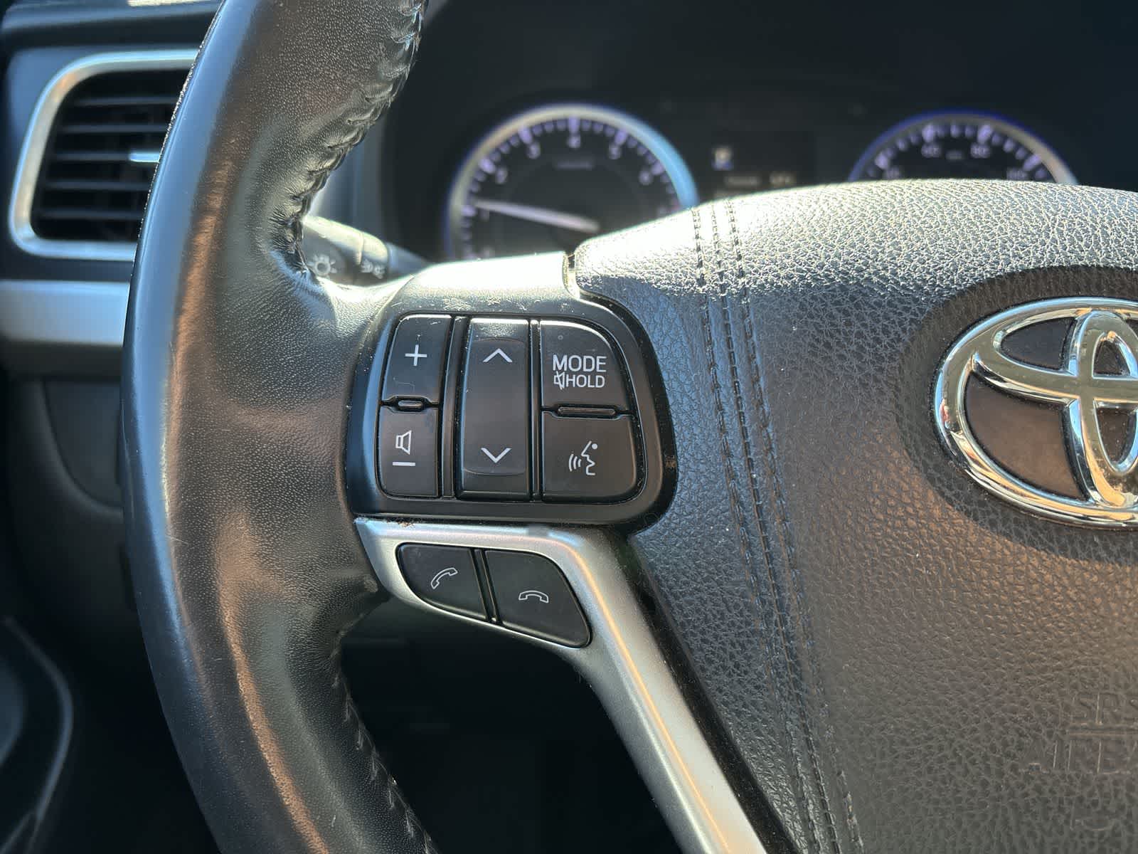 Thumbnail: 2017 Toyota Highlander - 9