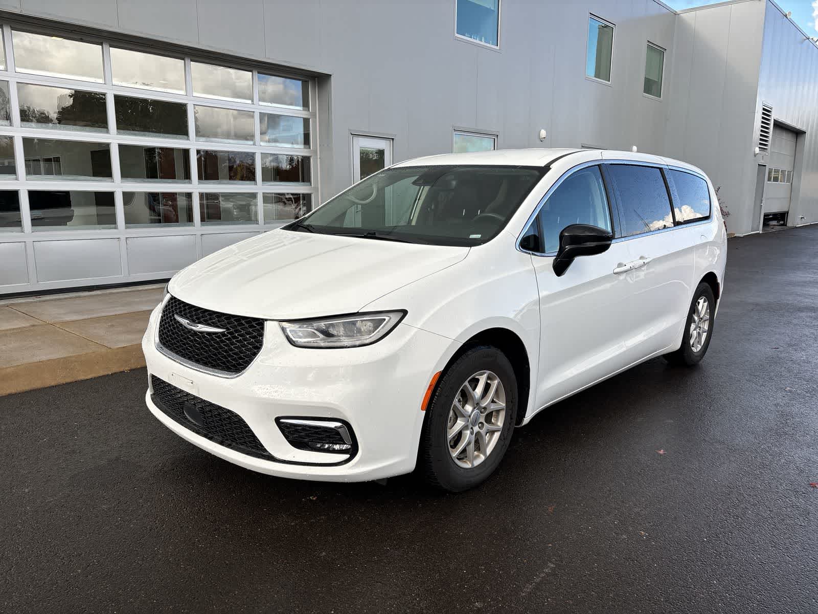 Used 2024 Chrysler Pacifica Touring L Van Passenger Van