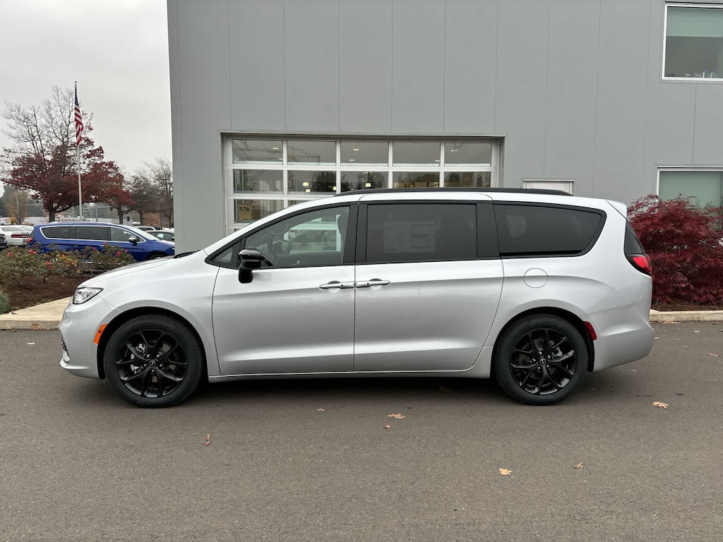 New 2026 Chrysler Pacifica Select Passenger Van