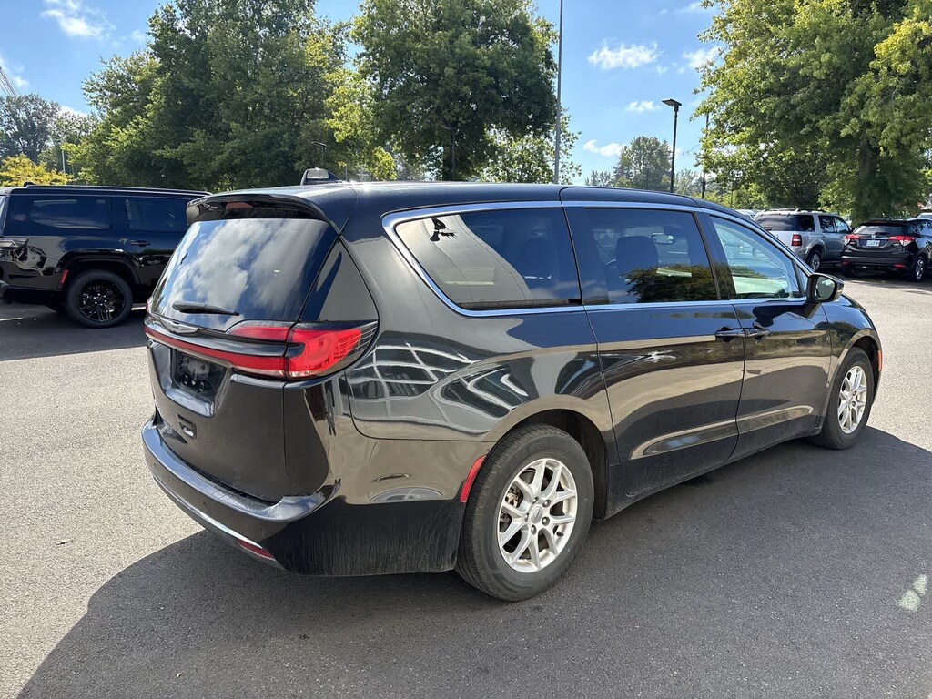 Used 2023 Chrysler Pacifica Touring L Van Passenger Van