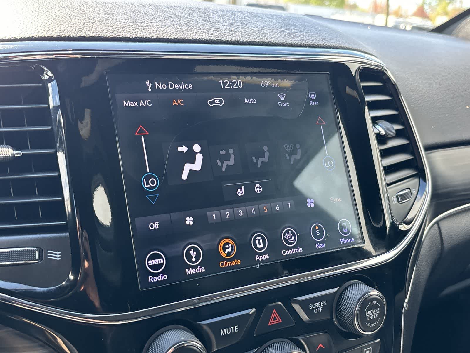 Thumbnail: 2019 Jeep Grand Cherokee - 18