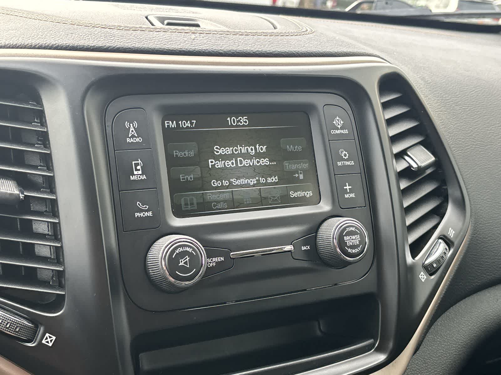 Thumbnail: 2018 Jeep Cherokee - 17