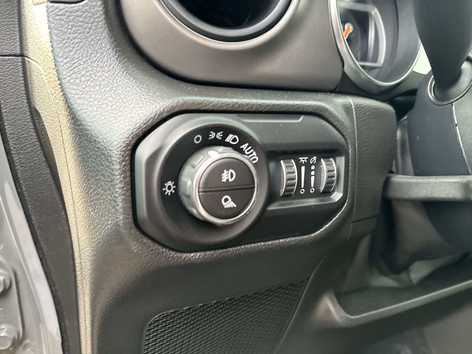 Thumbnail: 2022 Jeep Gladiator - 10