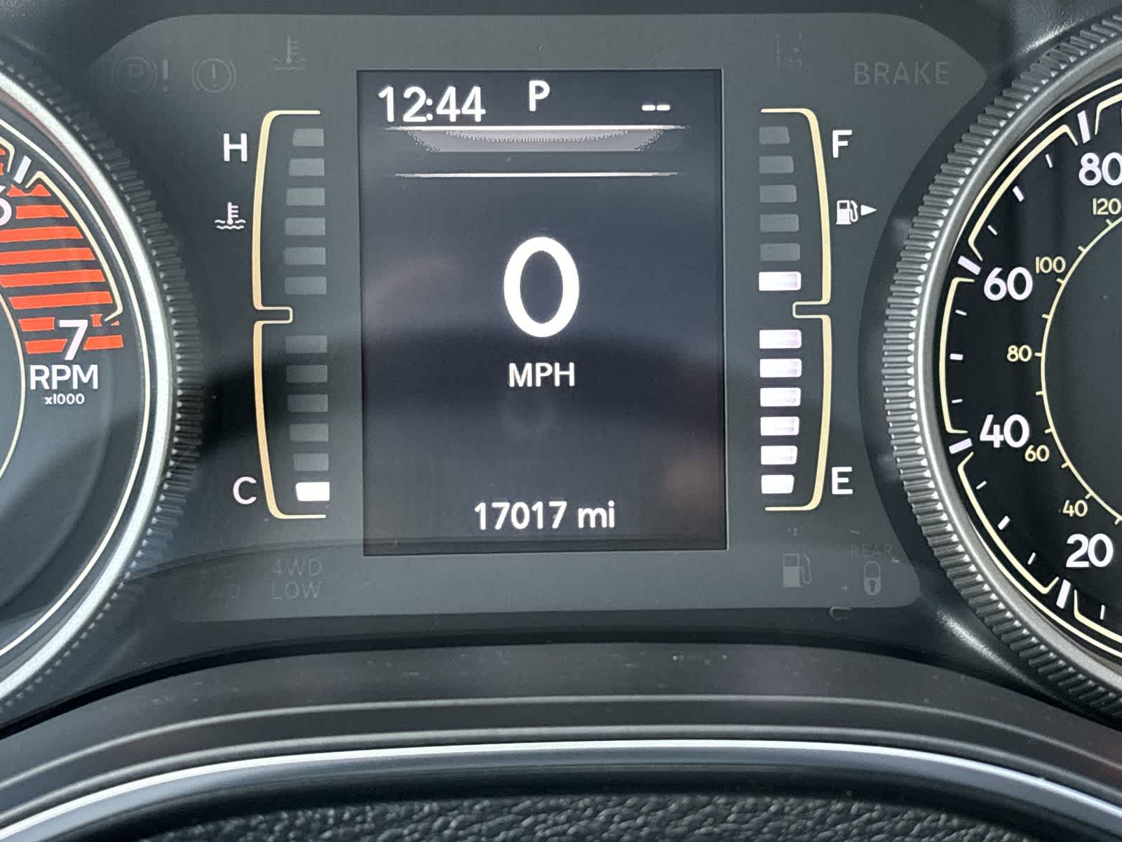 Thumbnail: 2019 Jeep Cherokee - 14