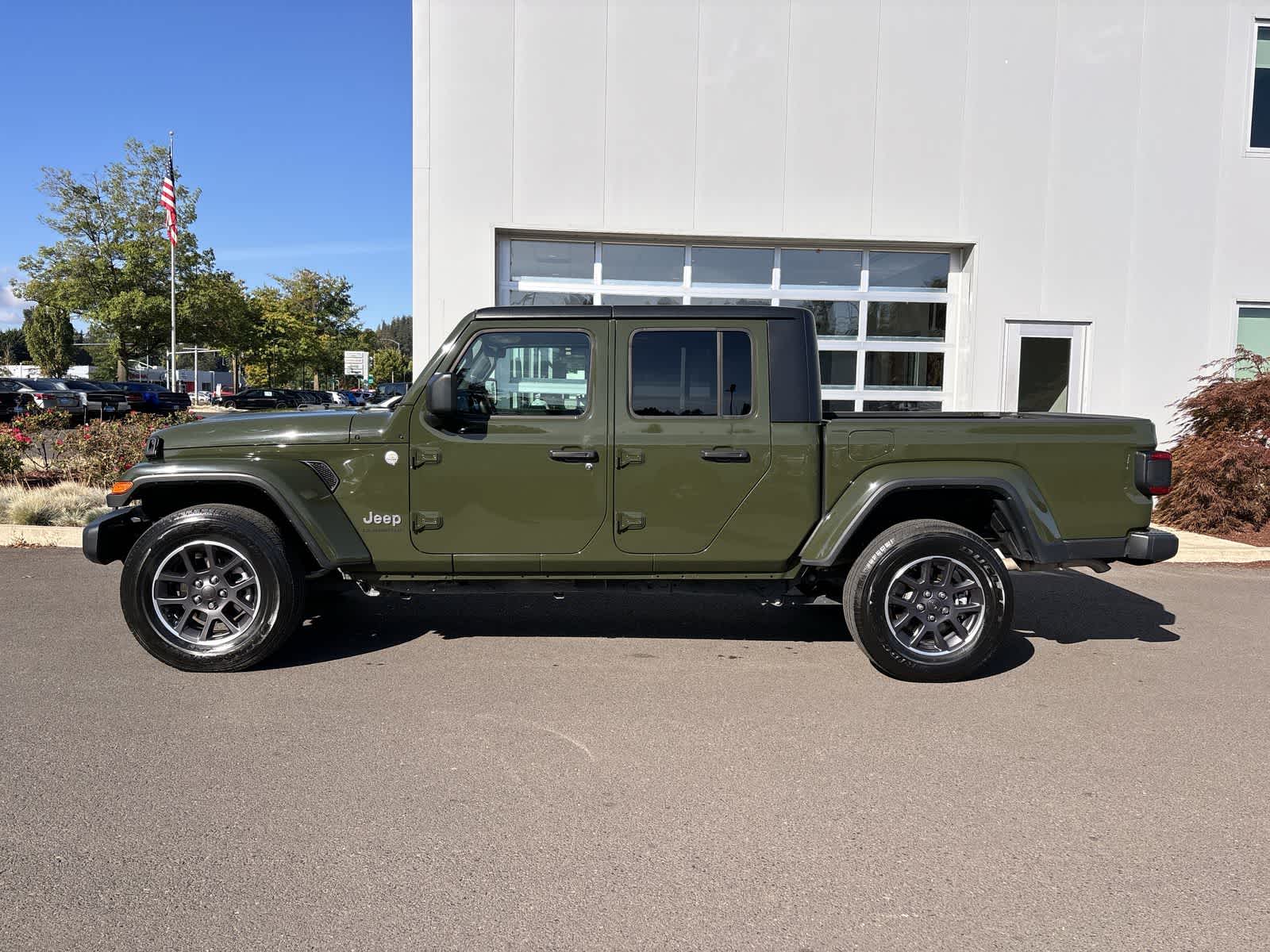 Used 2022 Jeep Gladiator Overland with VIN 1C6HJTFG8NL162171 for sale in Eugene, OR