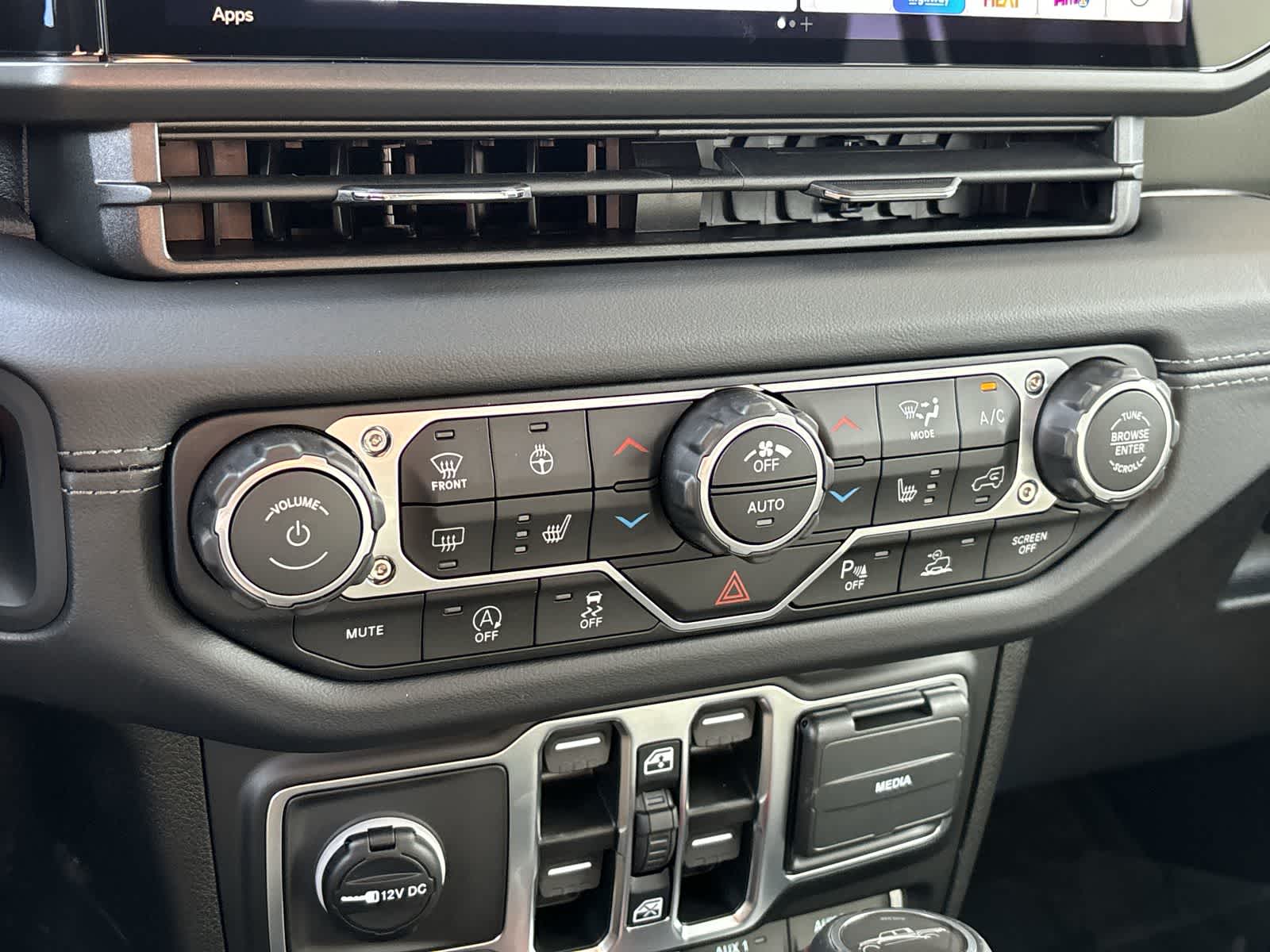 Thumbnail: 2025 Jeep Gladiator - 23