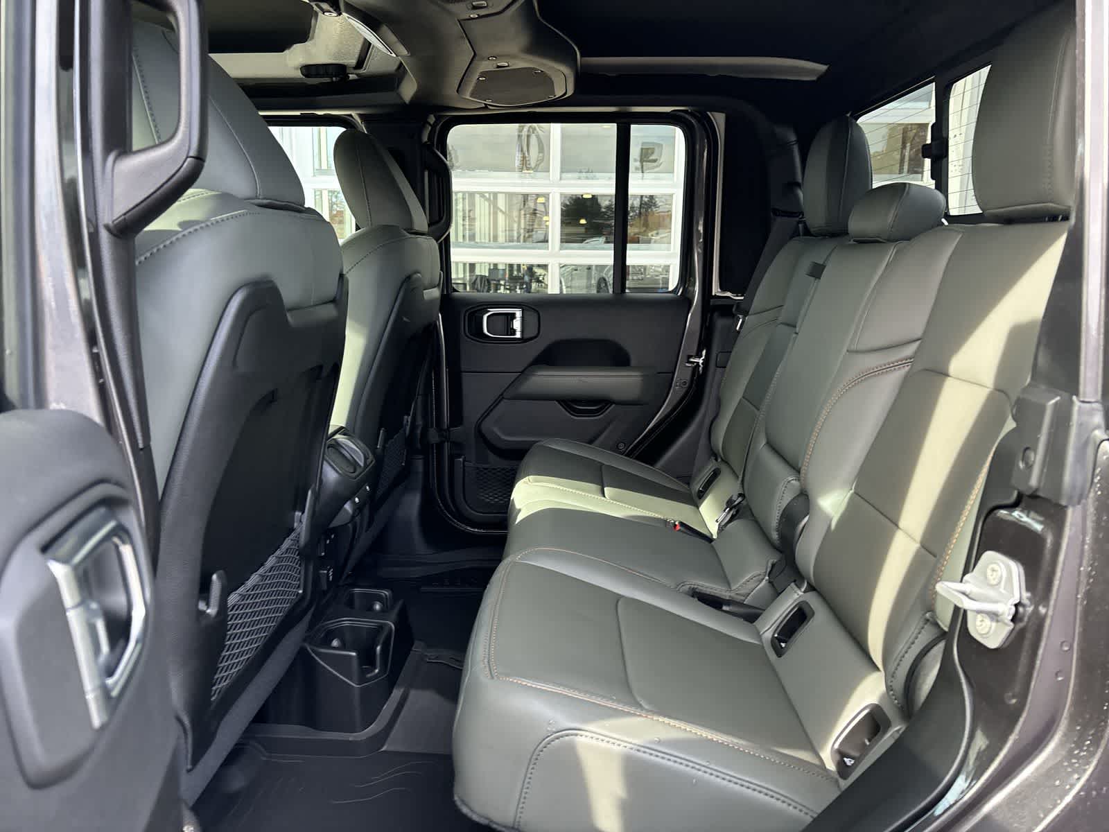 Thumbnail: 2025 Jeep Gladiator - 9