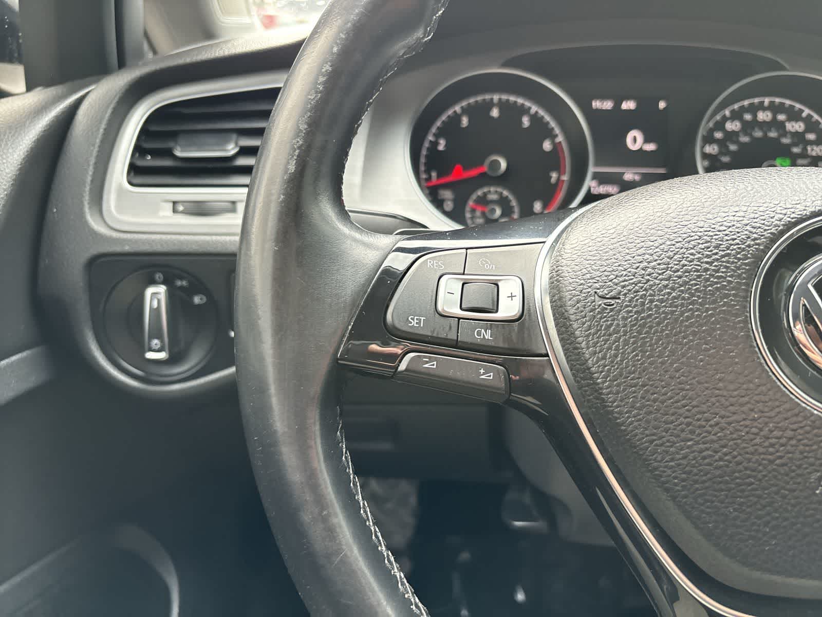 2015 Volkswagen Golf R 17