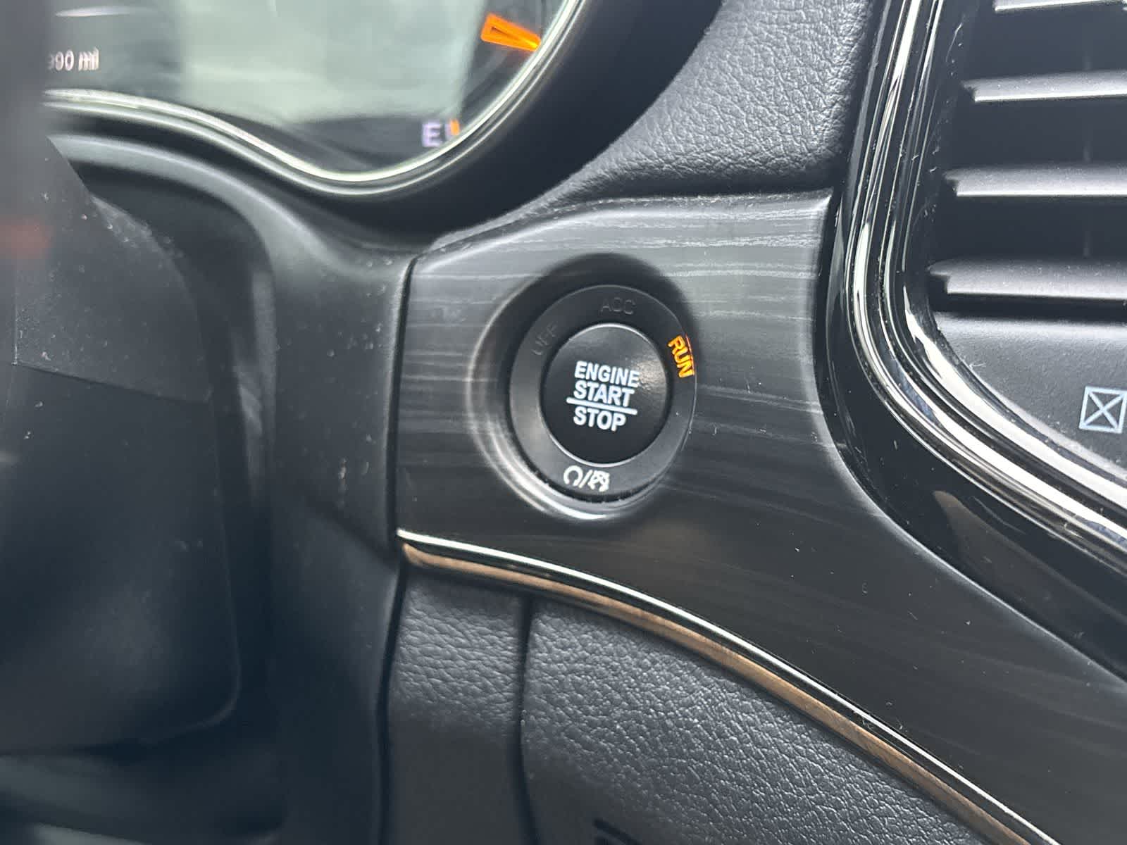 Thumbnail: 2020 Jeep Grand Cherokee - 25