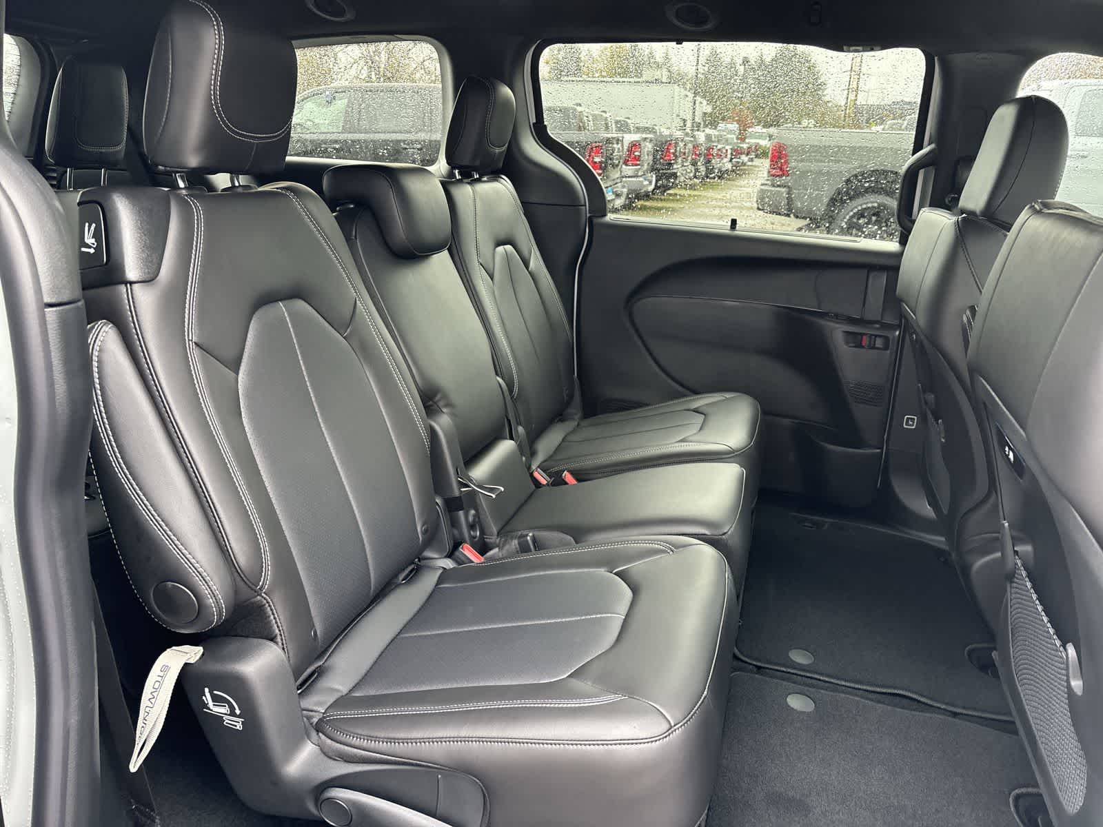 Thumbnail: 2026 Chrysler Pacifica - 6