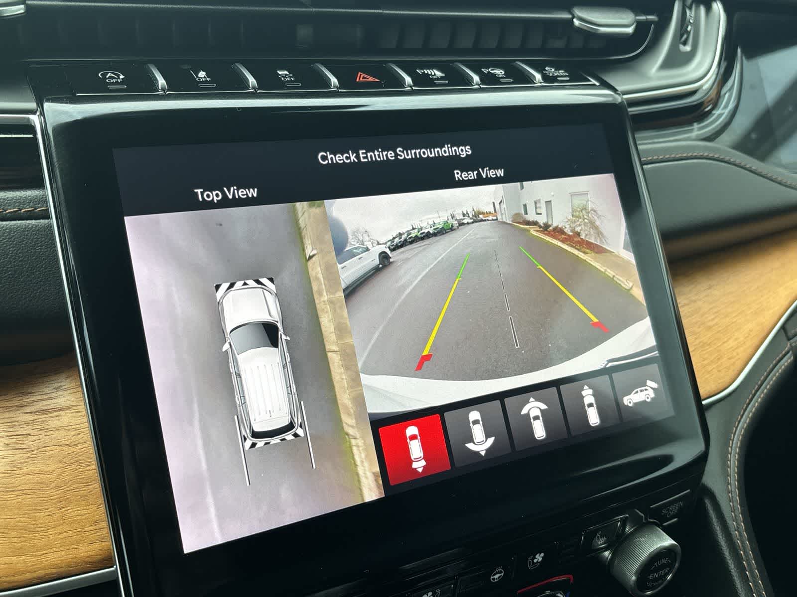 Thumbnail: 2023 Jeep Grand Cherokee - 23