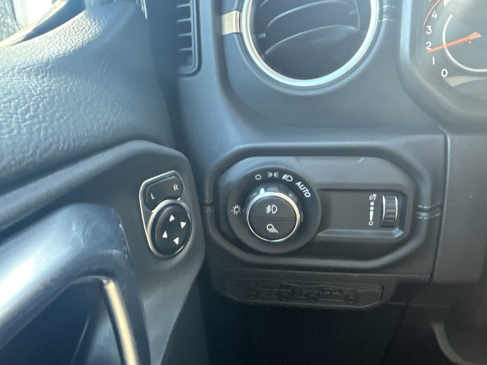 Thumbnail: 2026 Jeep Gladiator - 16