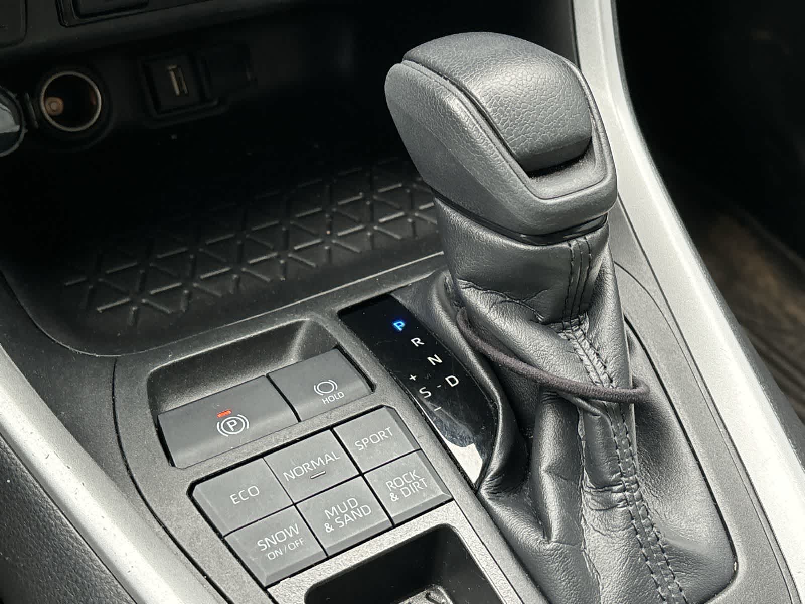 Thumbnail: 2022 Toyota RAV4 - 21