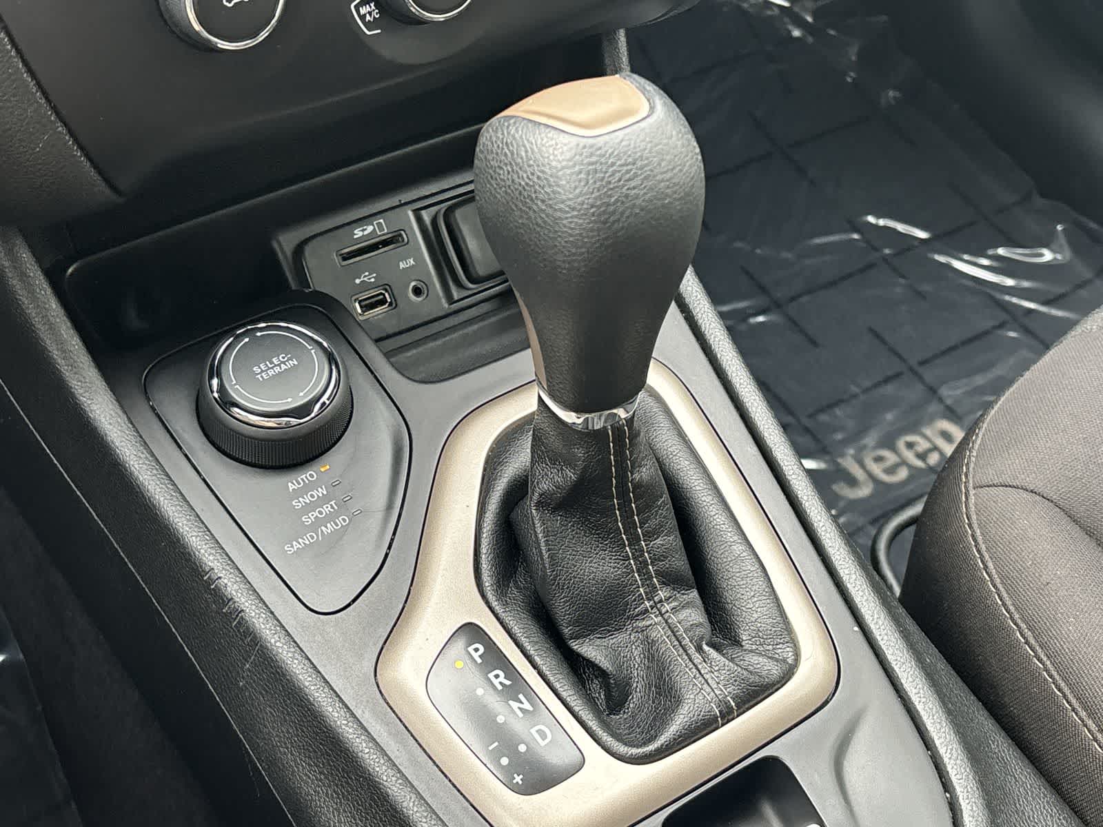 Thumbnail: 2018 Jeep Cherokee - 24