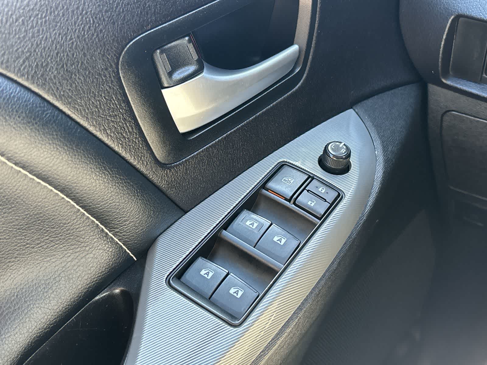 Thumbnail: 2017 Toyota Sienna - 27