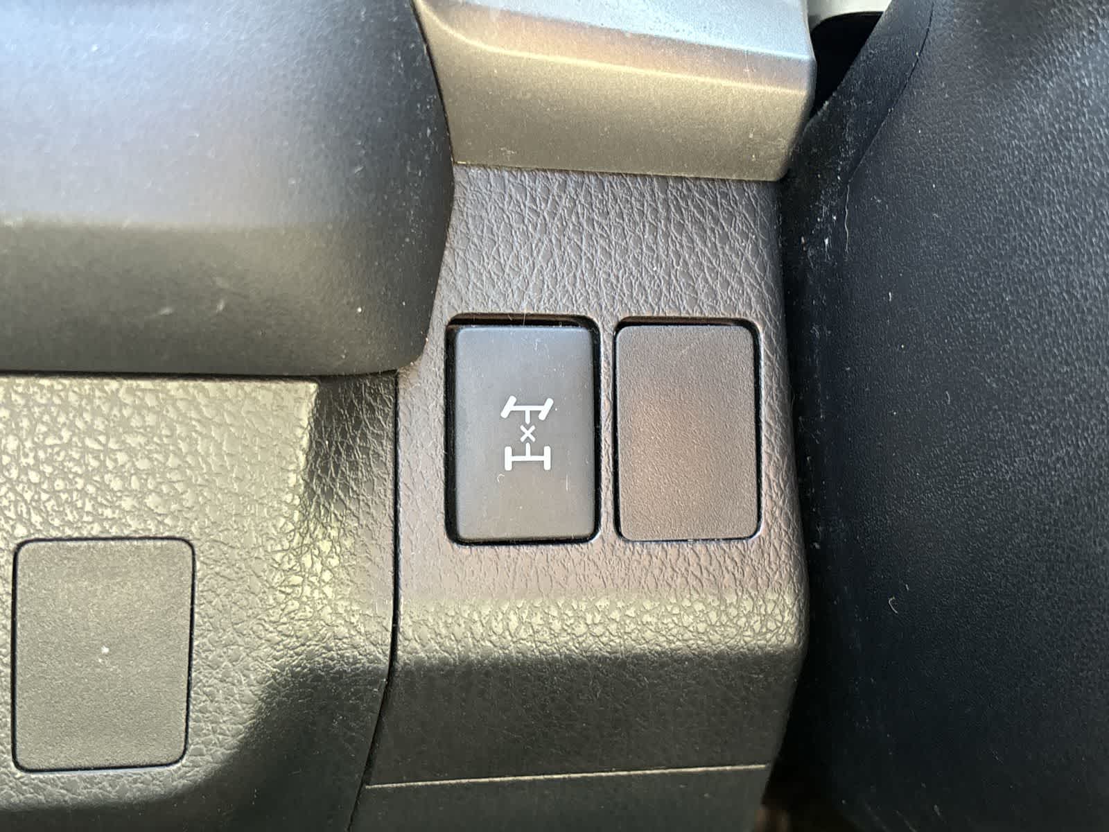 Thumbnail: 2018 Toyota RAV4 - 11