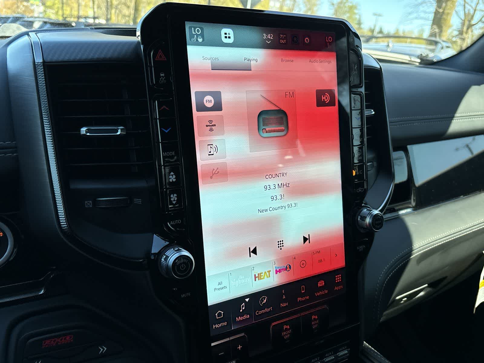 Thumbnail: 2026 RAM 1500 - 18