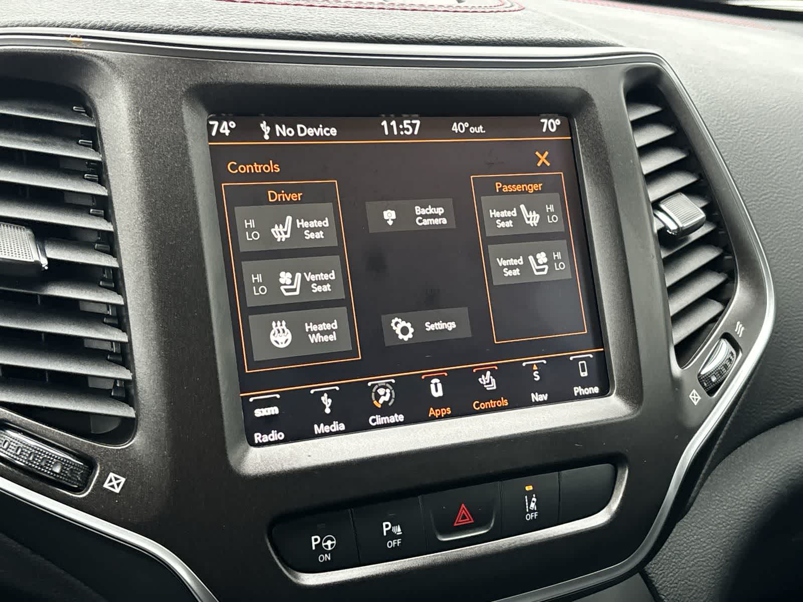 Thumbnail: 2019 Jeep Cherokee - 23