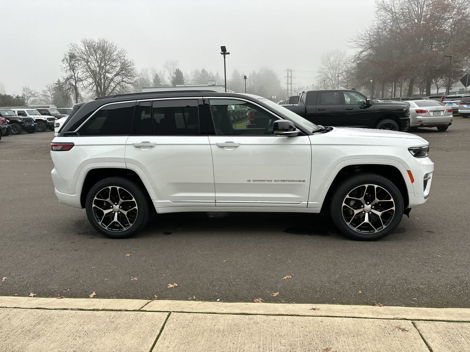 Thumbnail: 2025 Jeep Grand Cherokee - 6