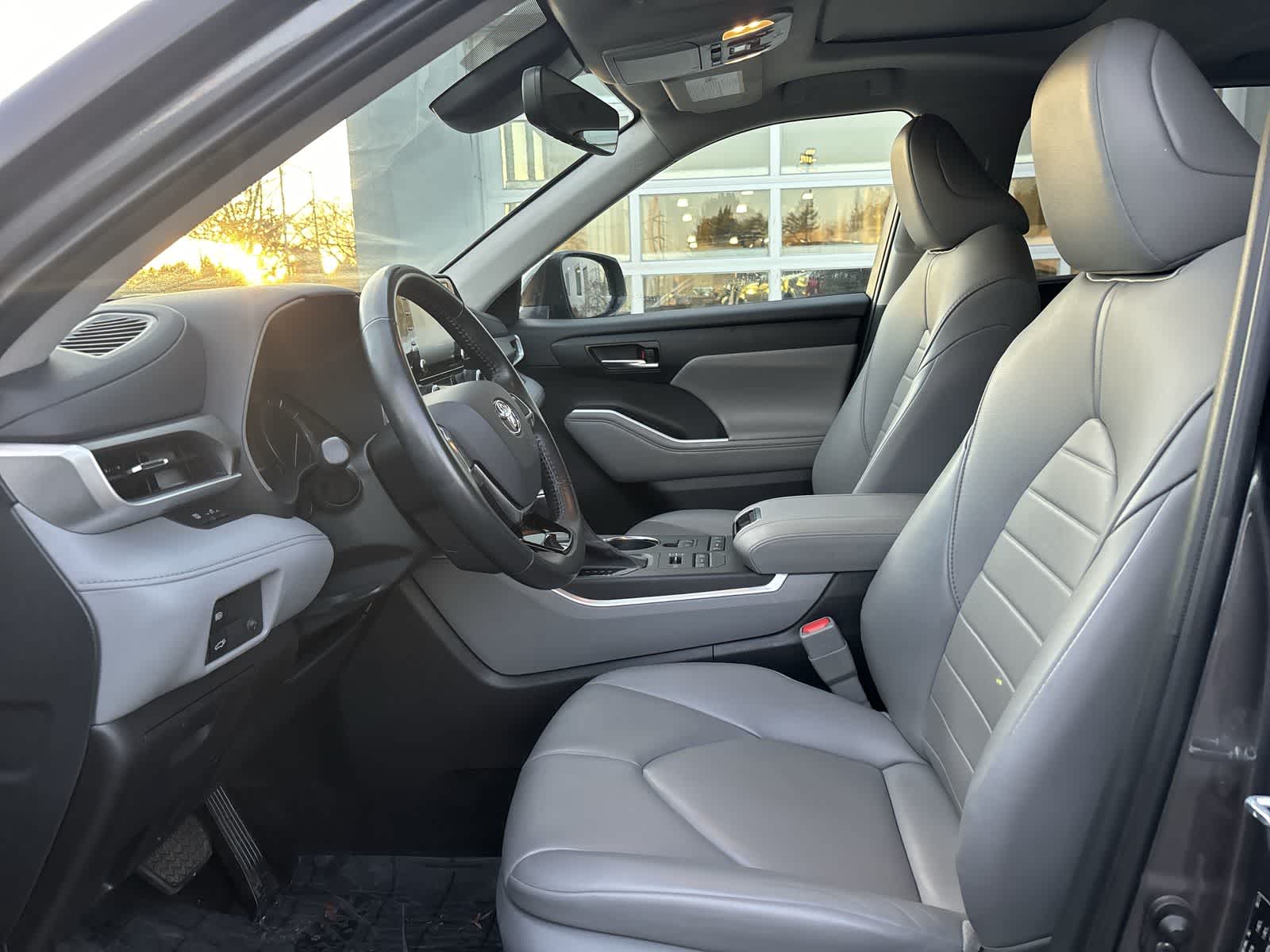 Thumbnail: 2021 Toyota Highlander - 7