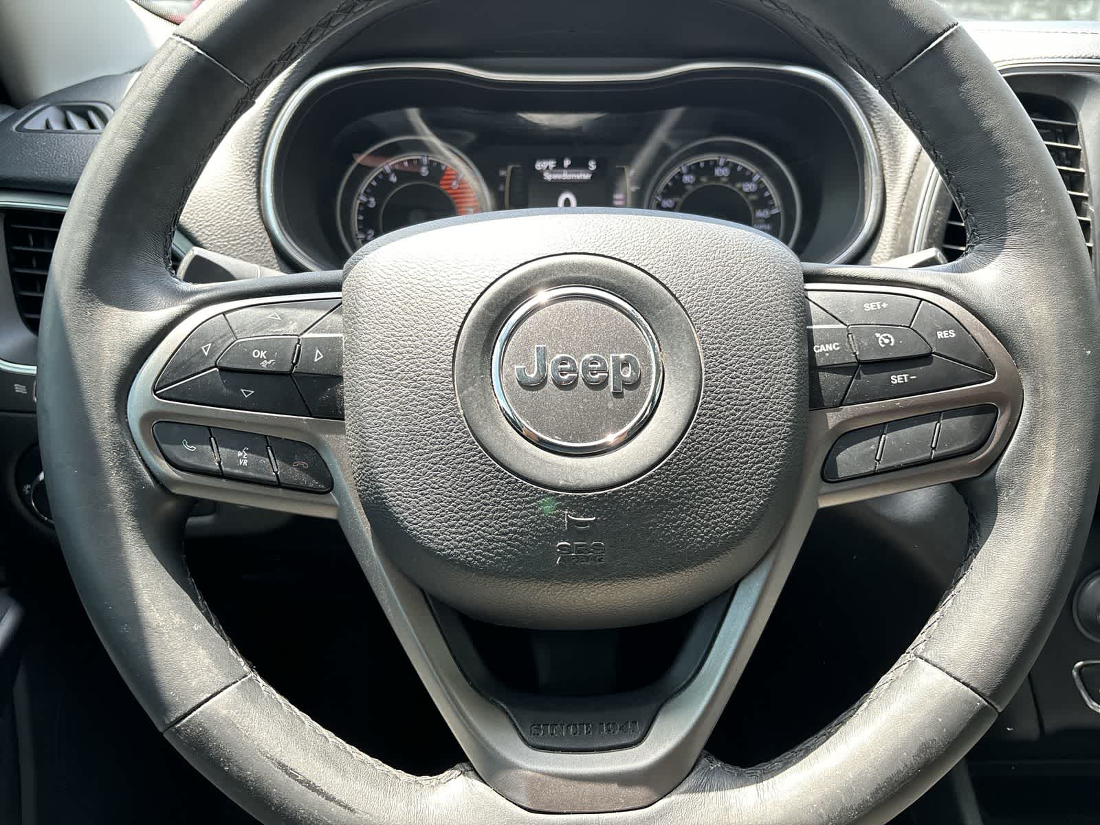 Thumbnail: 2019 Jeep Cherokee - 8