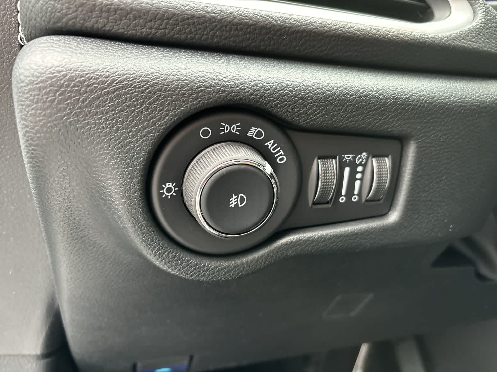 Thumbnail: 2026 Chrysler Pacifica - 11