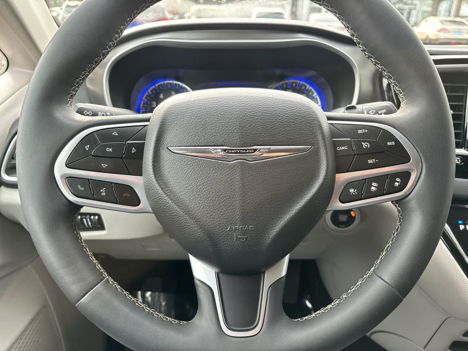 Thumbnail: 2024 Chrysler Pacifica - 10