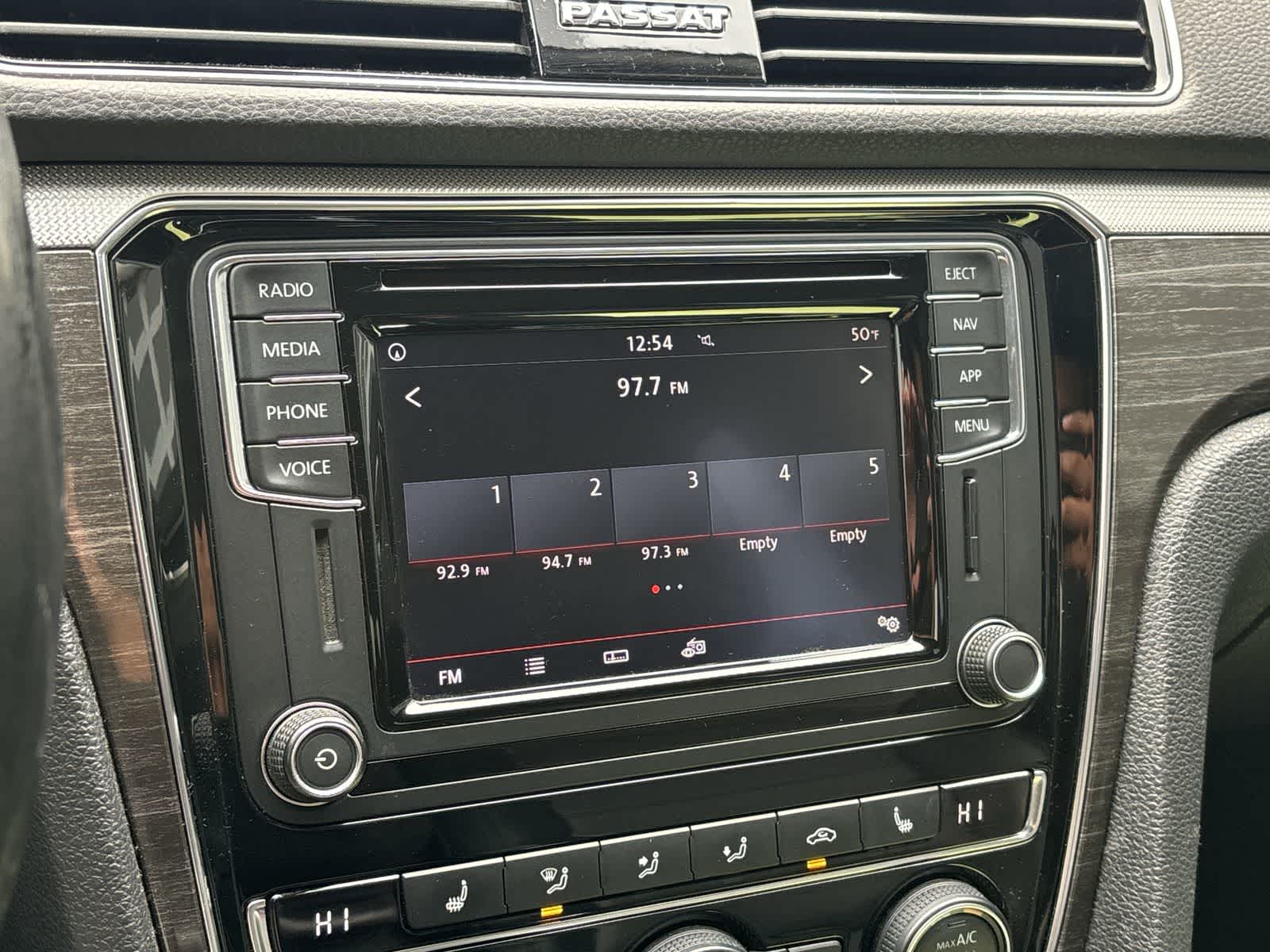 Thumbnail: 2018 Volkswagen Passat - 14