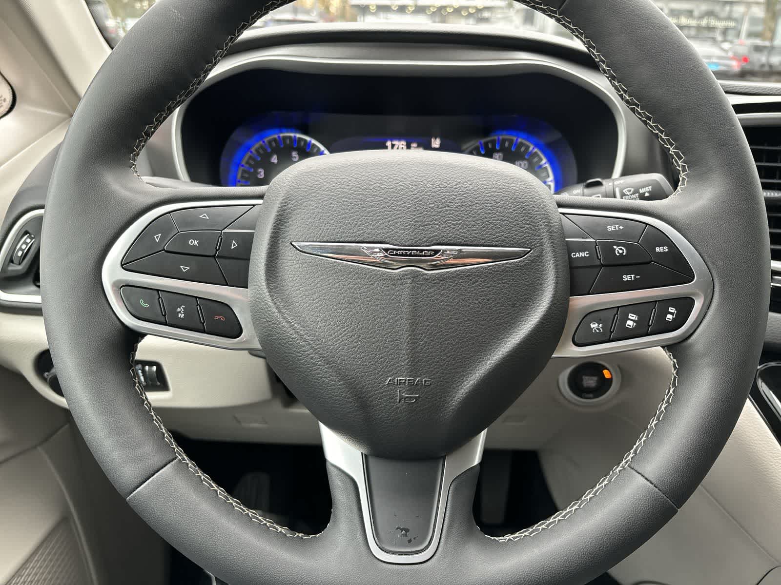 Thumbnail: 2024 Chrysler Pacifica - 10