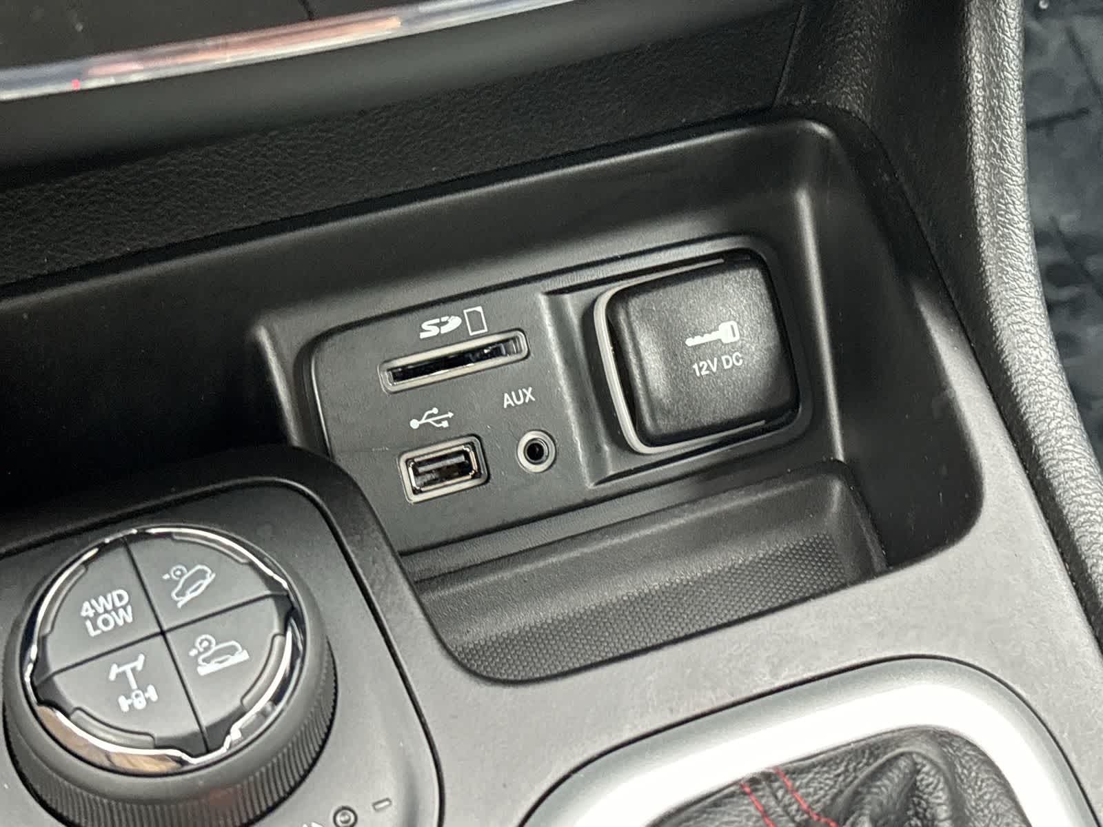 Thumbnail: 2017 Jeep Cherokee - 26