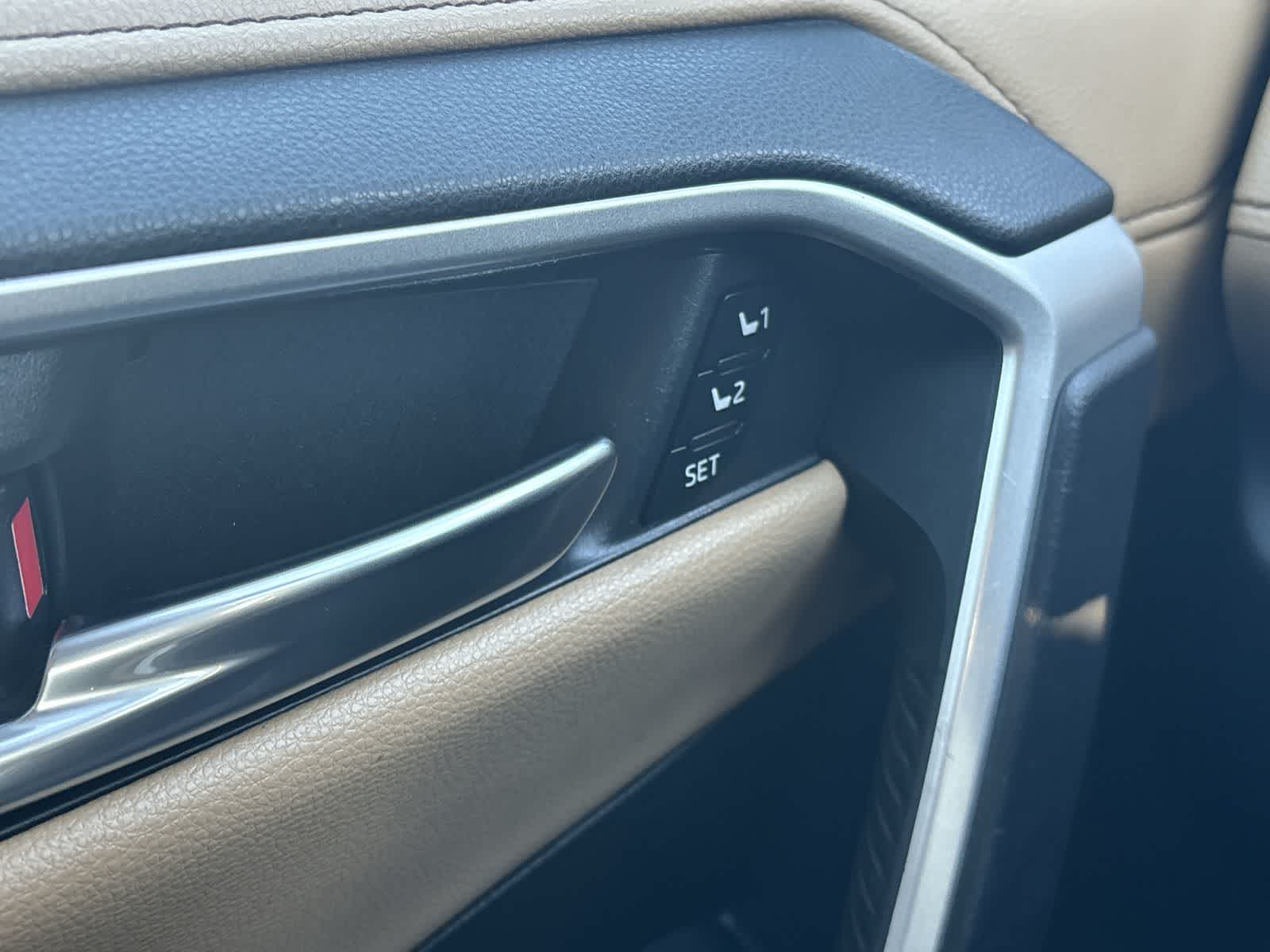 Thumbnail: 2020 Toyota RAV4 - 28