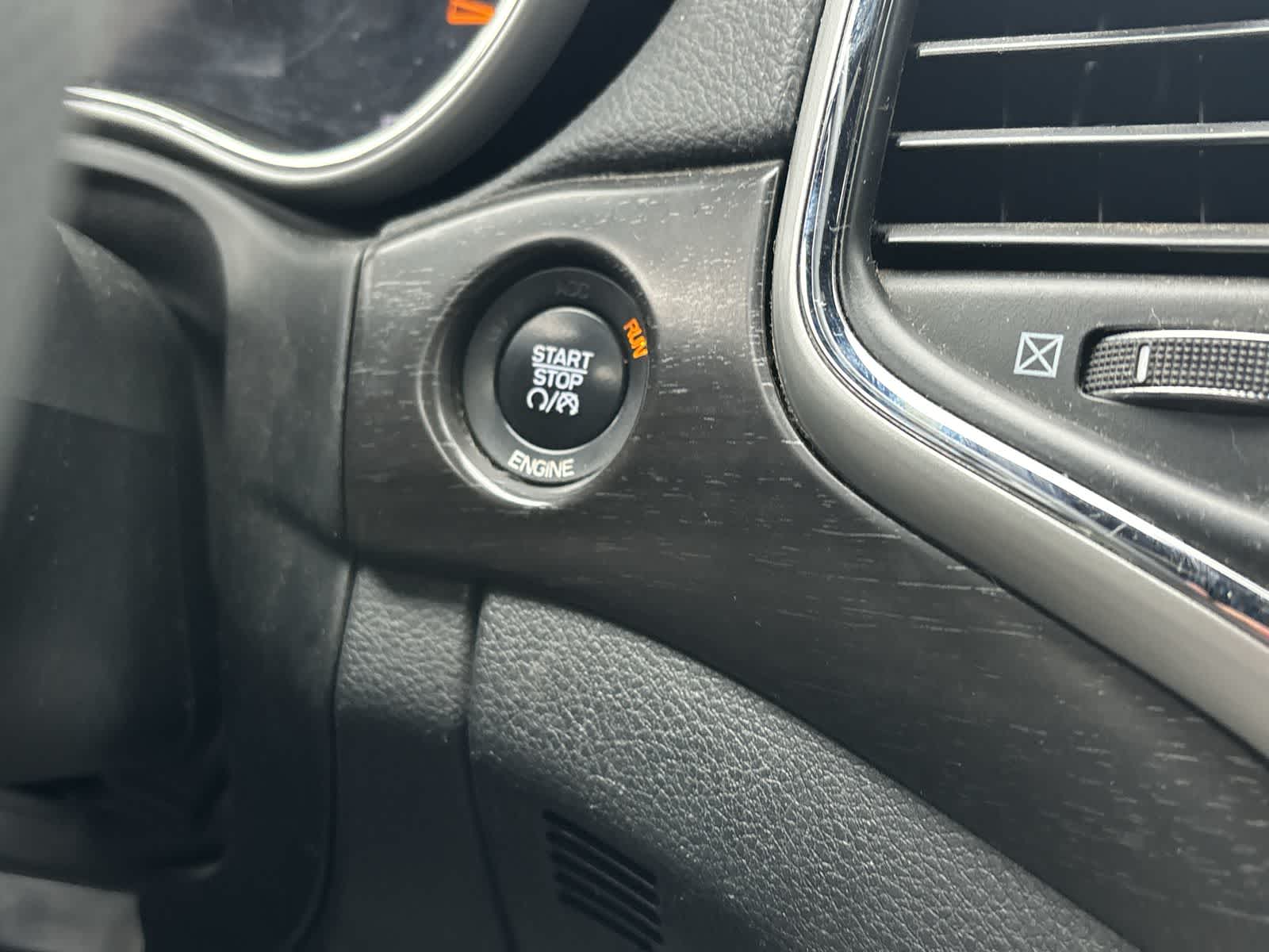 Thumbnail: 2015 Jeep Grand Cherokee - 12