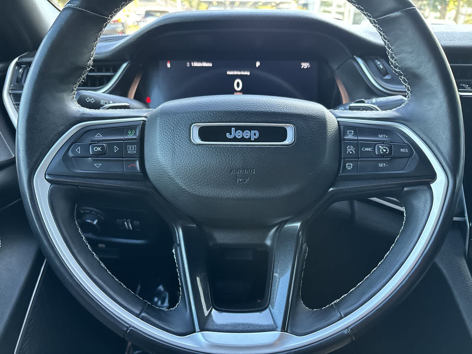 Thumbnail: 2022 Jeep Grand Cherokee - 10