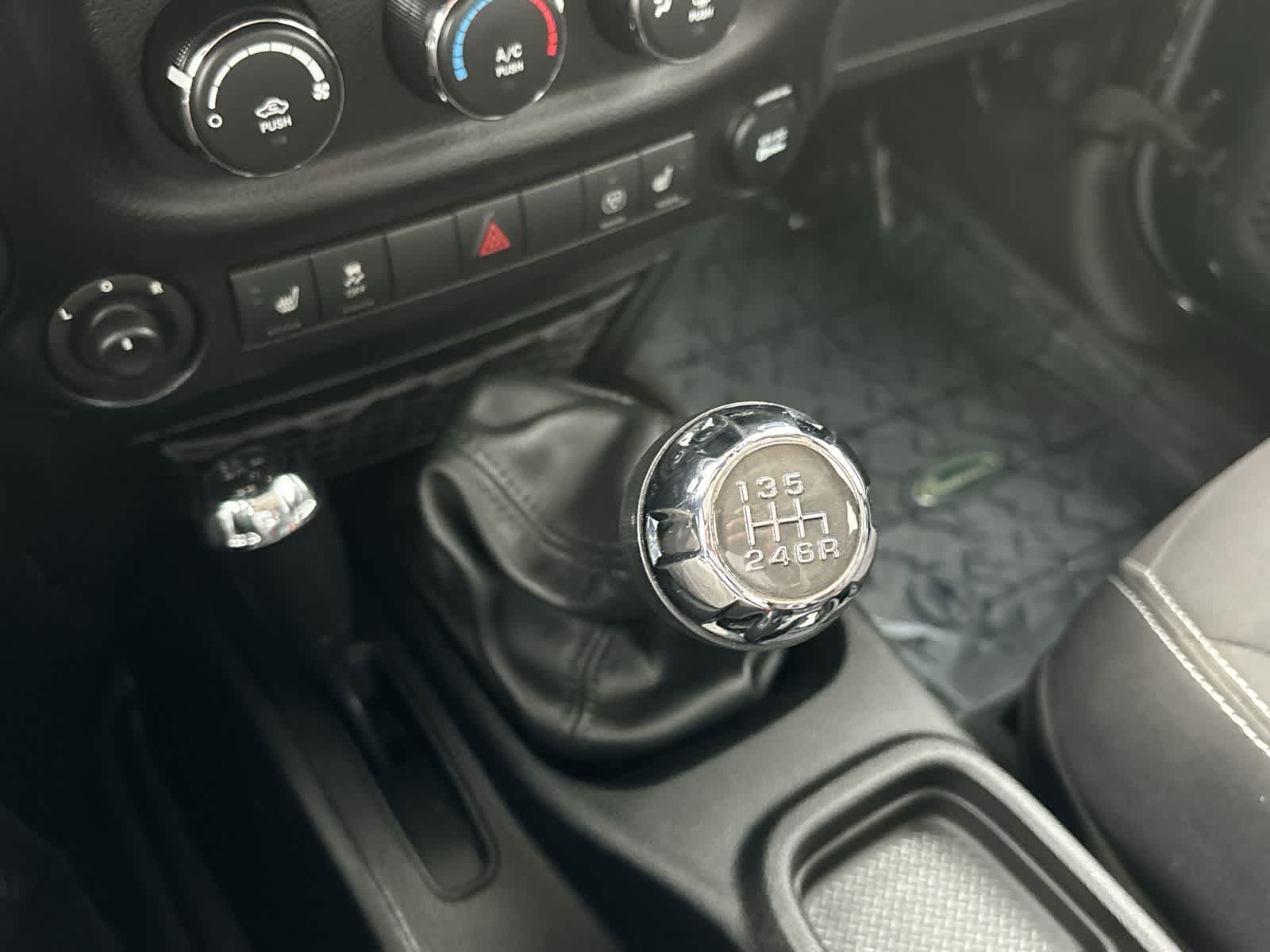 Thumbnail: 2015 Jeep Wrangler - 22