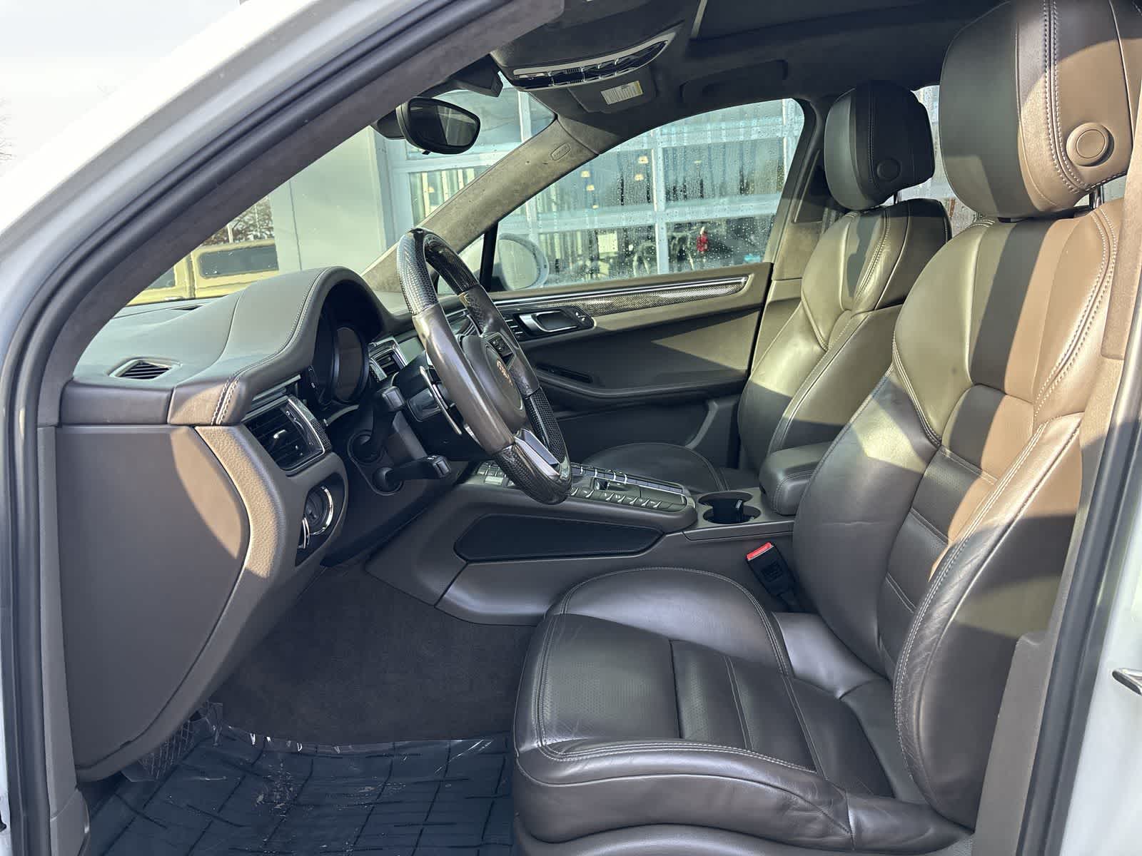 Thumbnail: 2015 Porsche Macan - 8