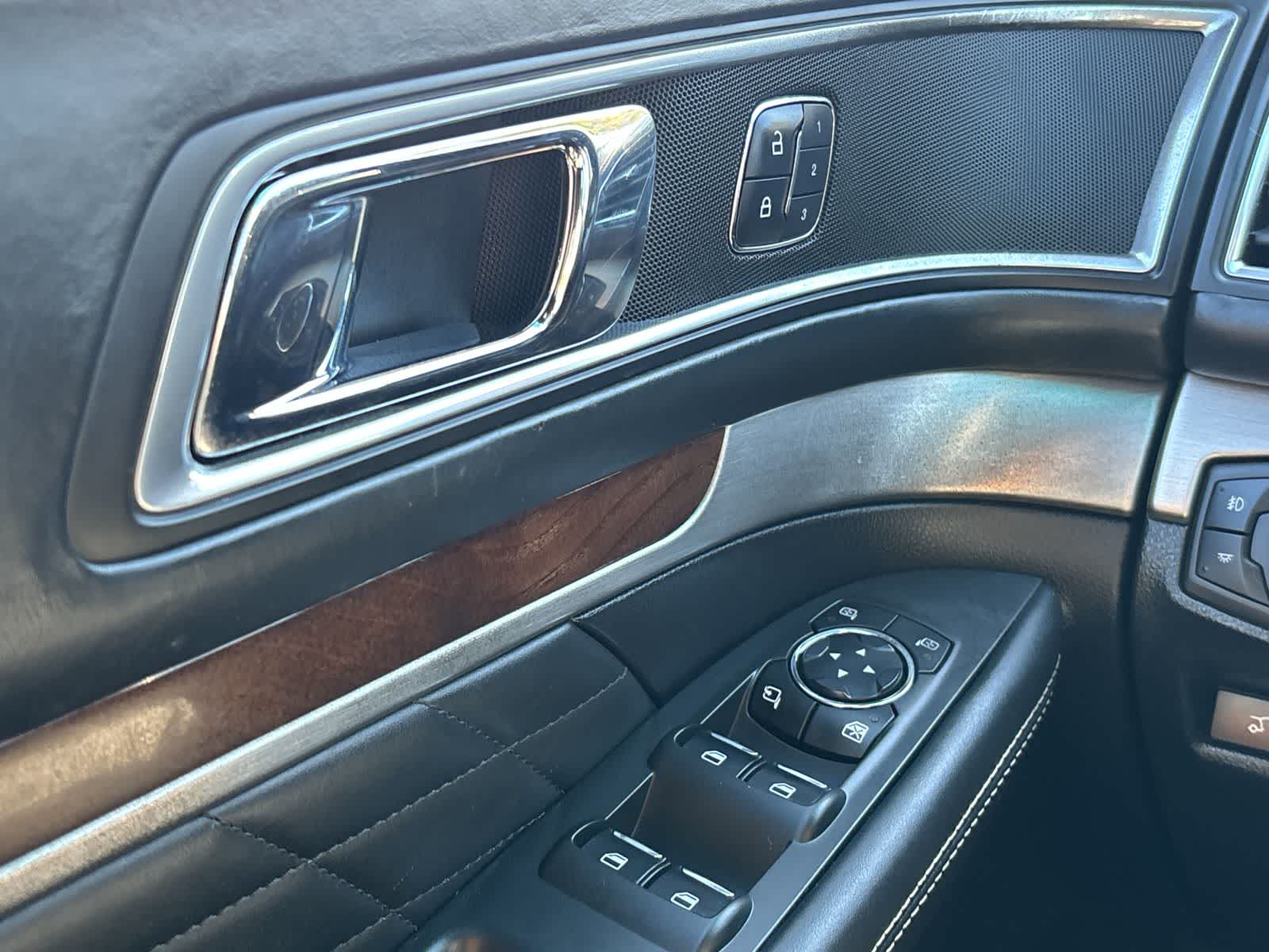 Thumbnail: 2016 Ford Explorer - 17