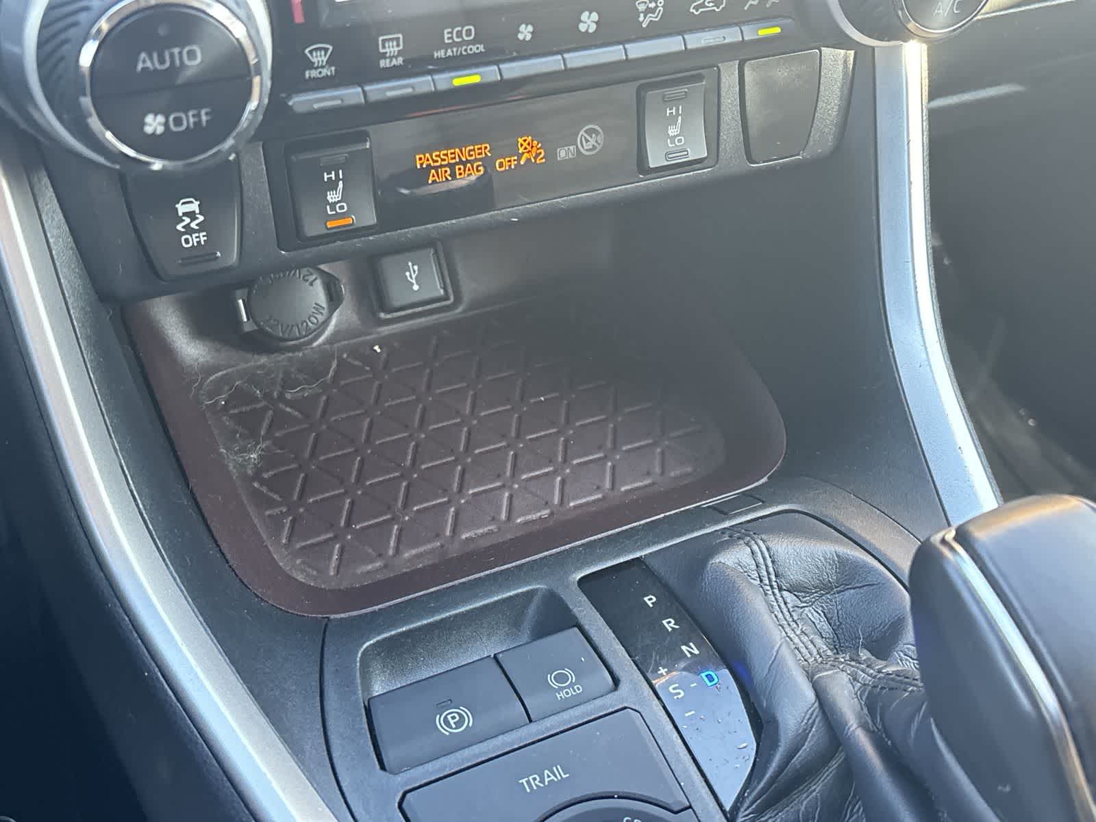 Thumbnail: 2020 Toyota RAV4 - 24