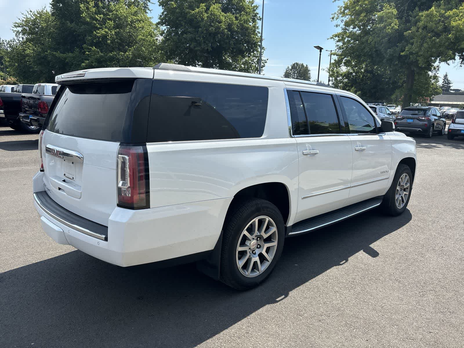 Thumbnail: 2018 GMC Yukon XL - 4