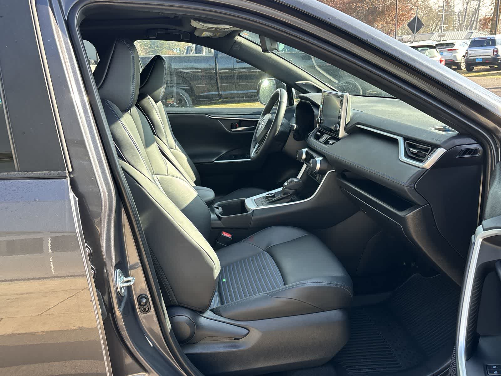 Thumbnail: 2022 Toyota RAV4 - 9