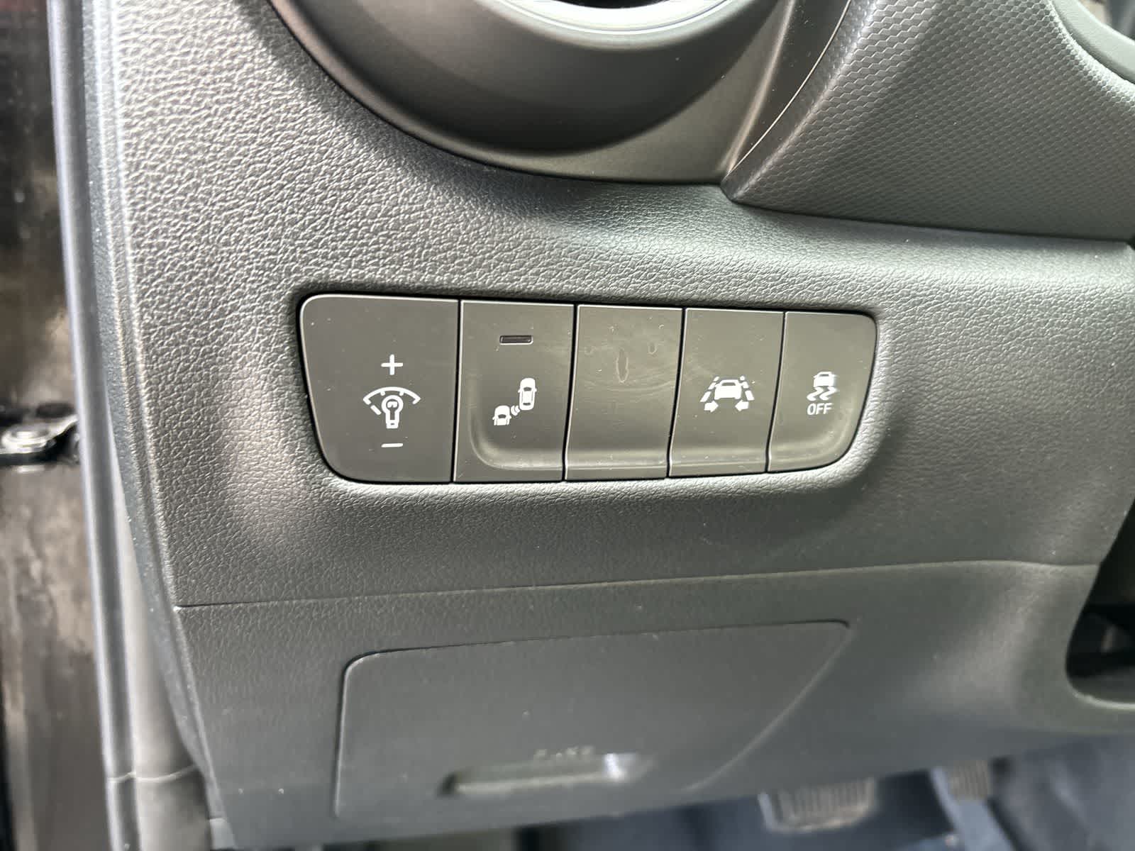 Thumbnail: 2021 Hyundai Kona - 9