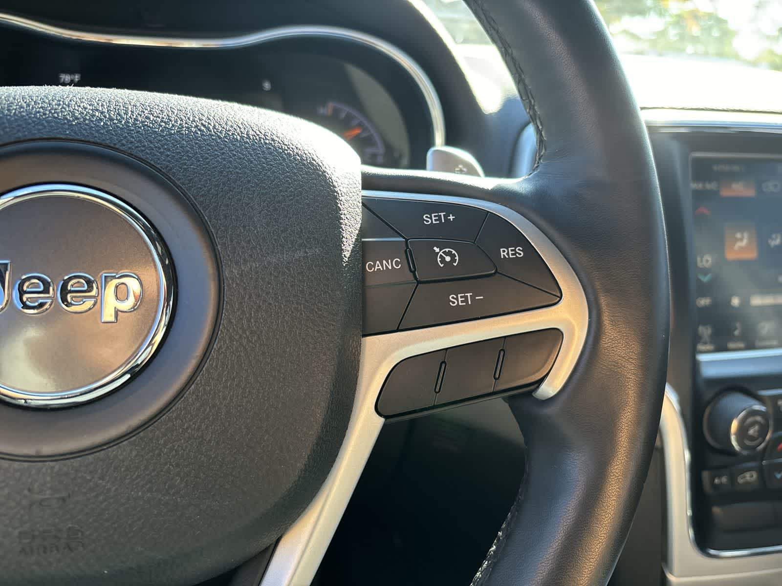 Thumbnail: 2015 Jeep Grand Cherokee - 10