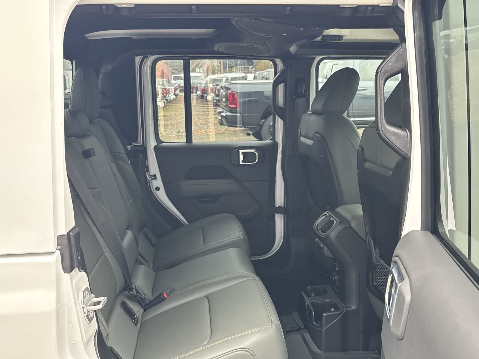 Thumbnail: 2026 Jeep Gladiator - 10