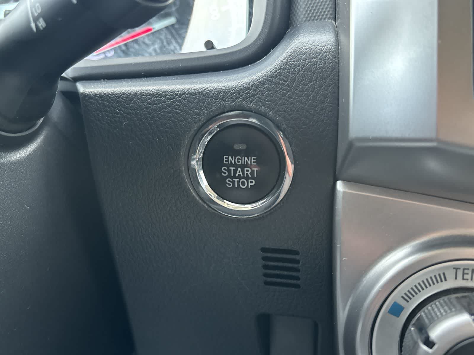 Thumbnail: 2015 Toyota 4Runner - 29