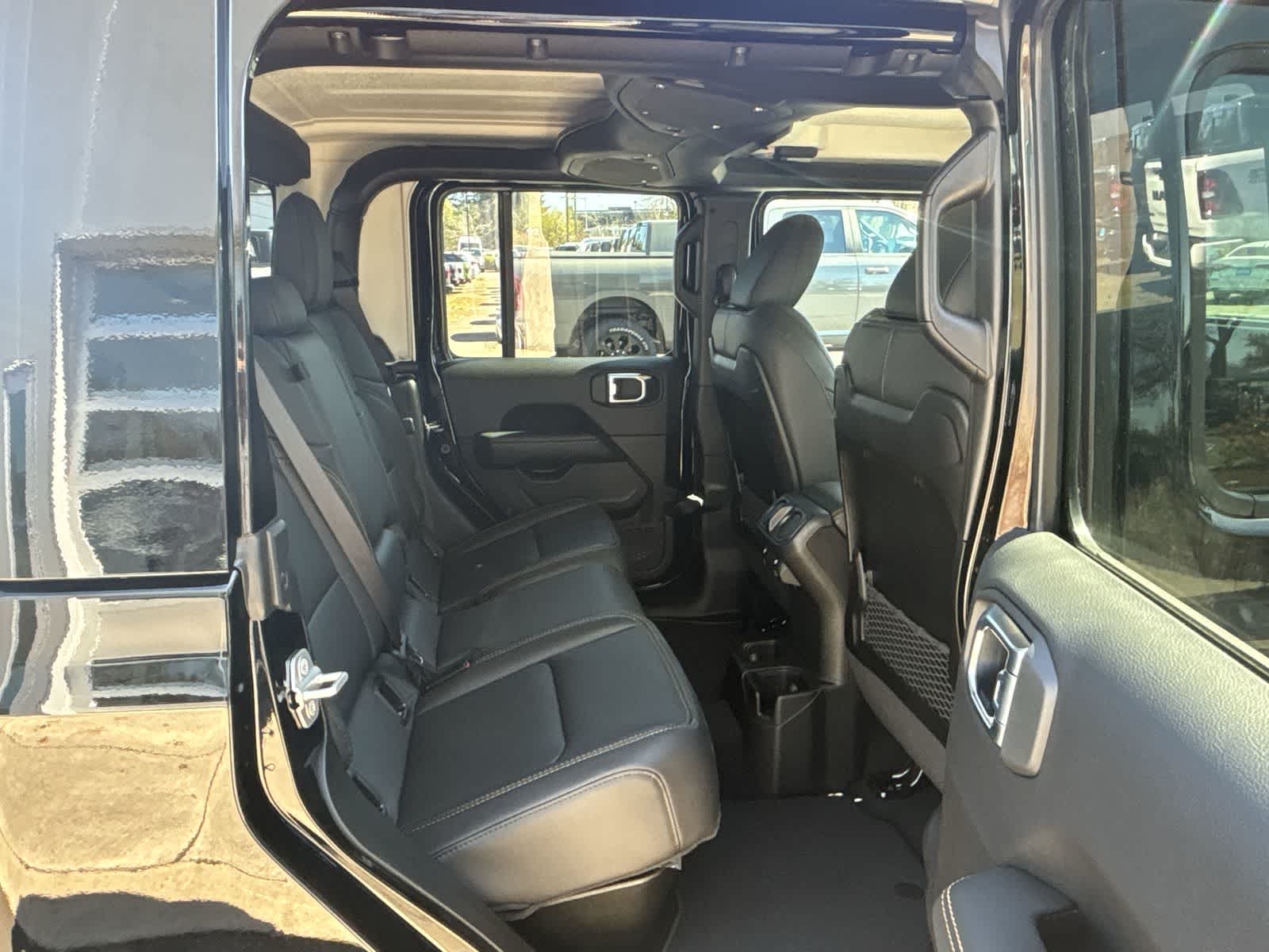 Thumbnail: 2026 Jeep Gladiator - 10