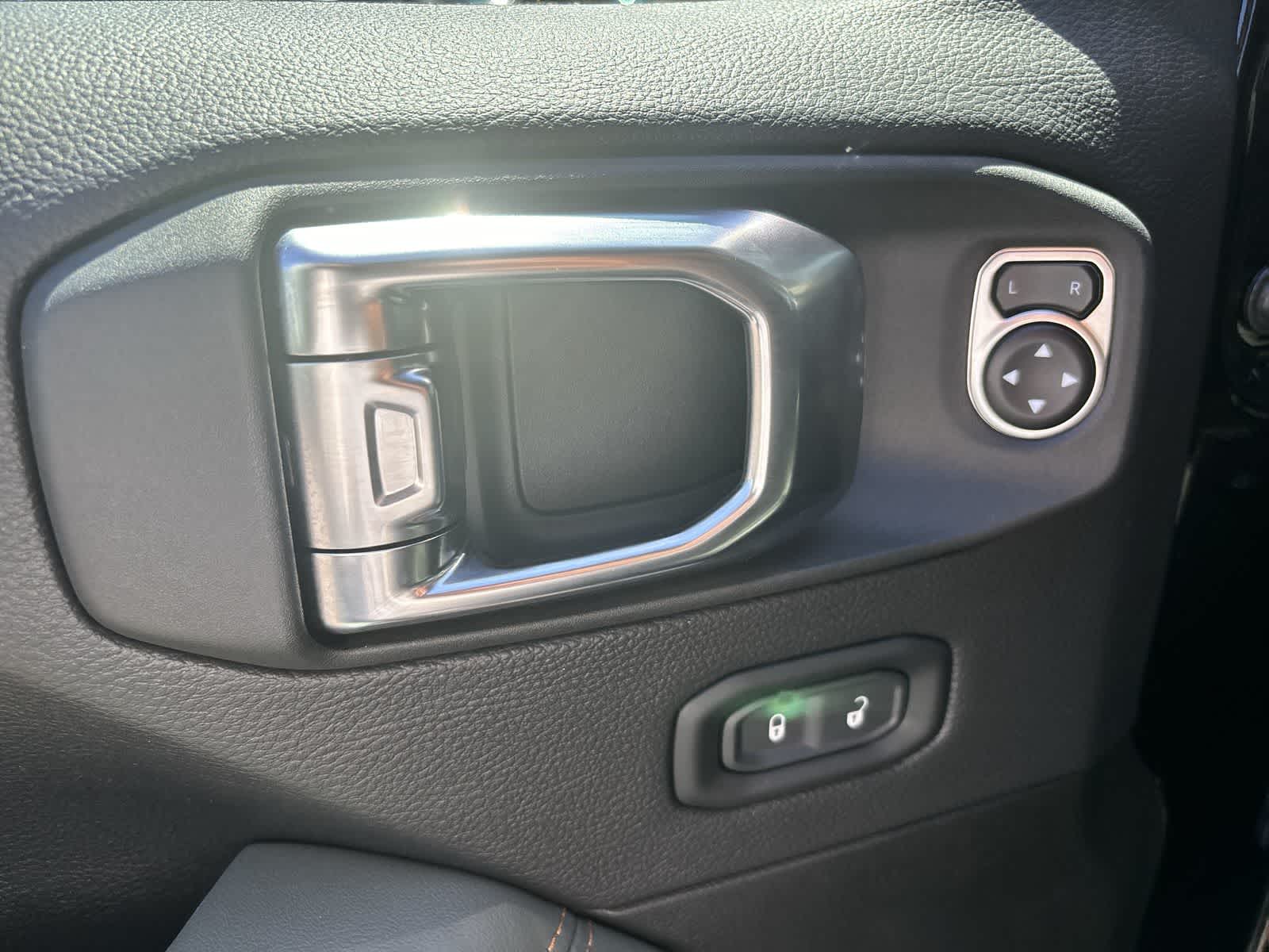 Thumbnail: 2025 Jeep Gladiator - 9