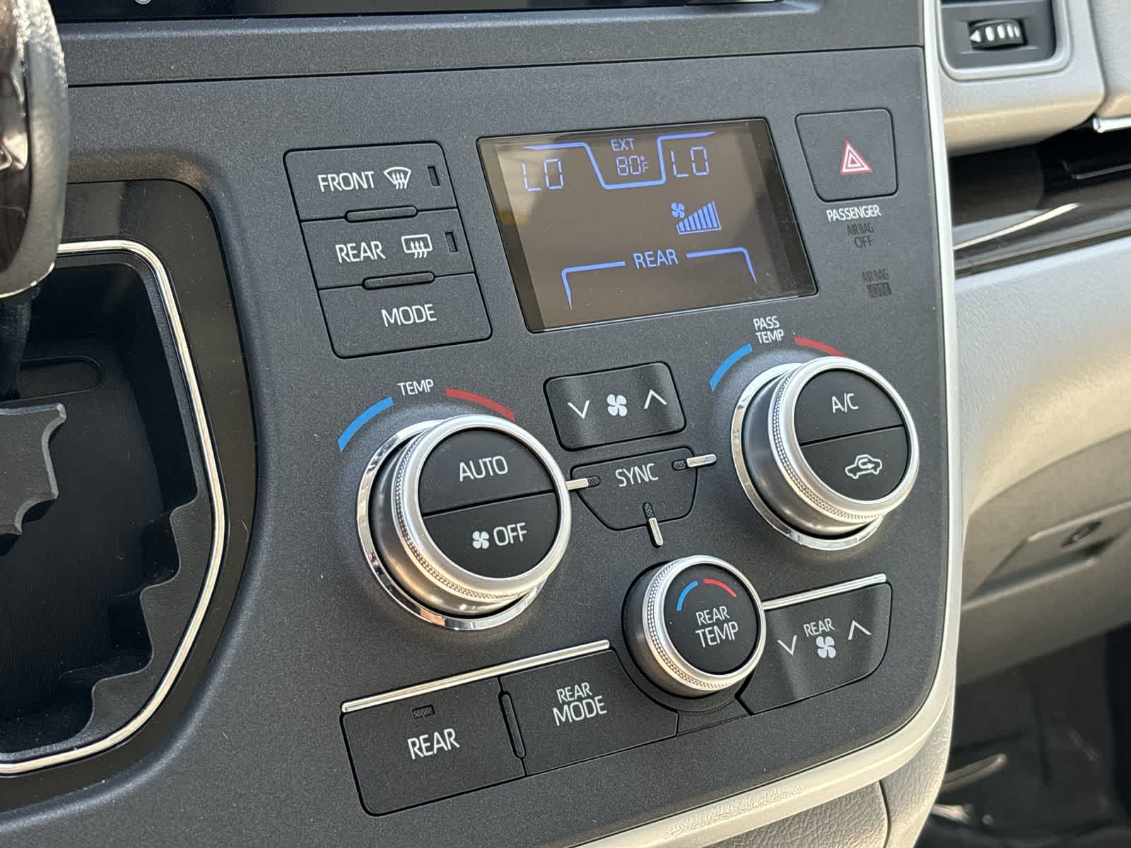 Thumbnail: 2020 Toyota Sienna - 24