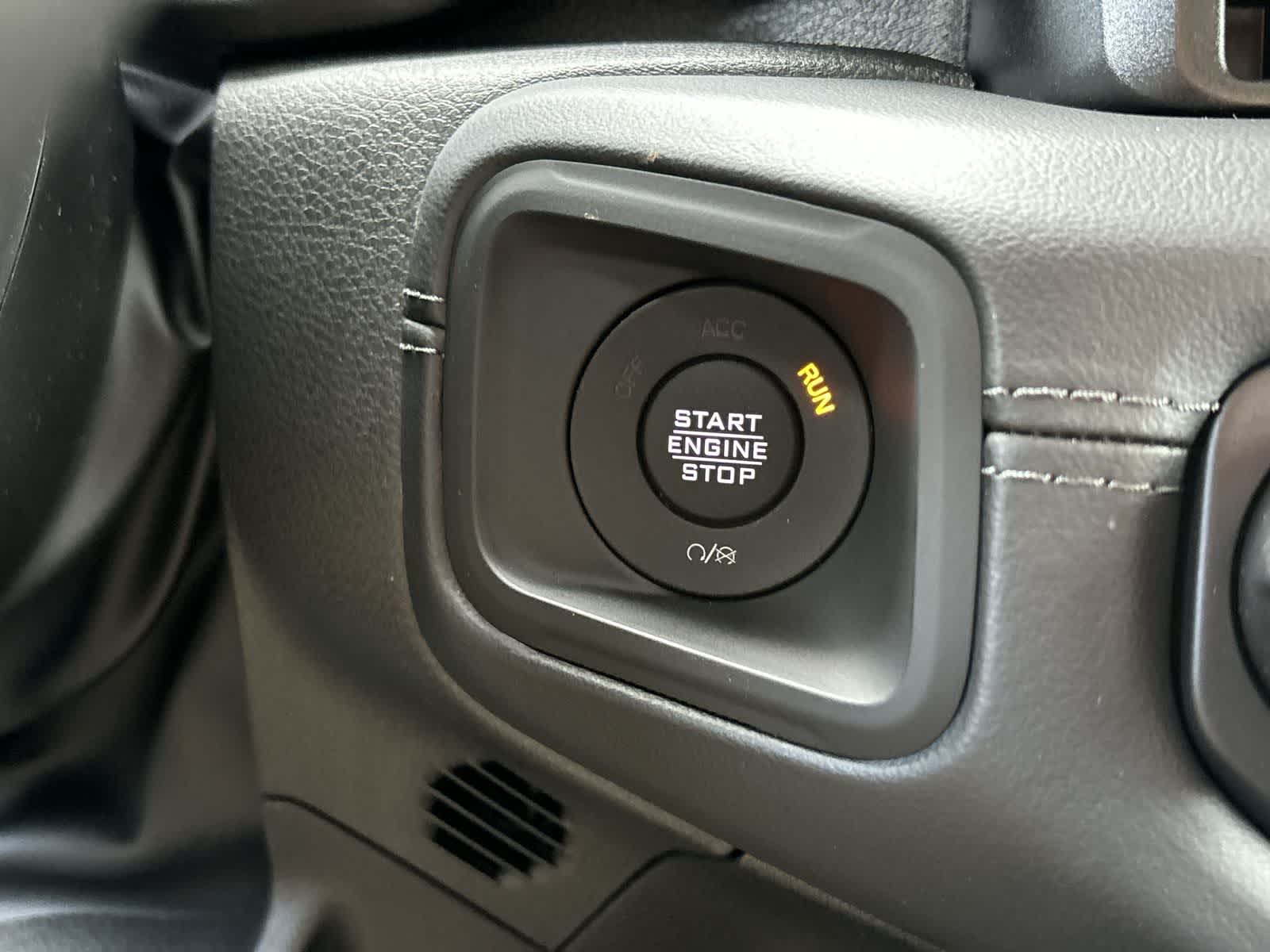 Thumbnail: 2025 Jeep Gladiator - 28