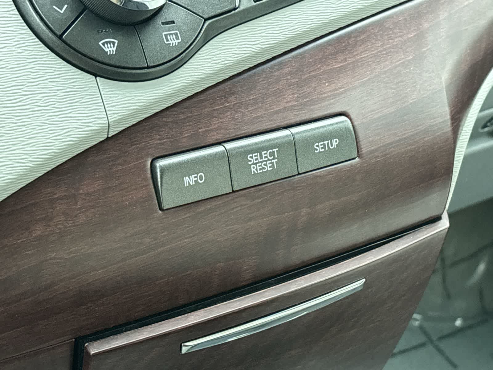 Thumbnail: 2013 Toyota Sienna - 20