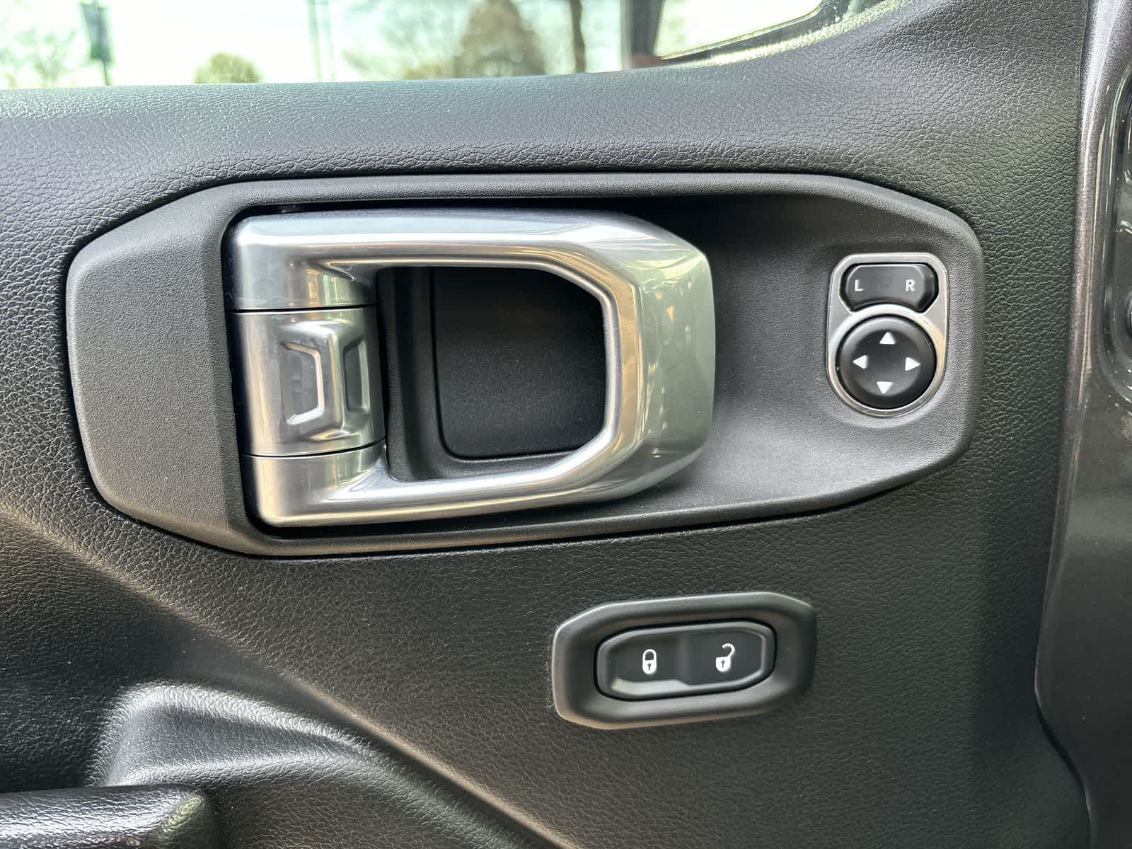 Thumbnail: 2021 Jeep Gladiator - 8